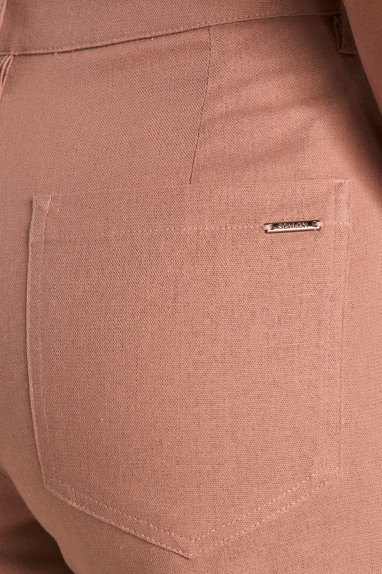 Bermuda Viscose Midi Cintura Intermediária com Botões Encapados