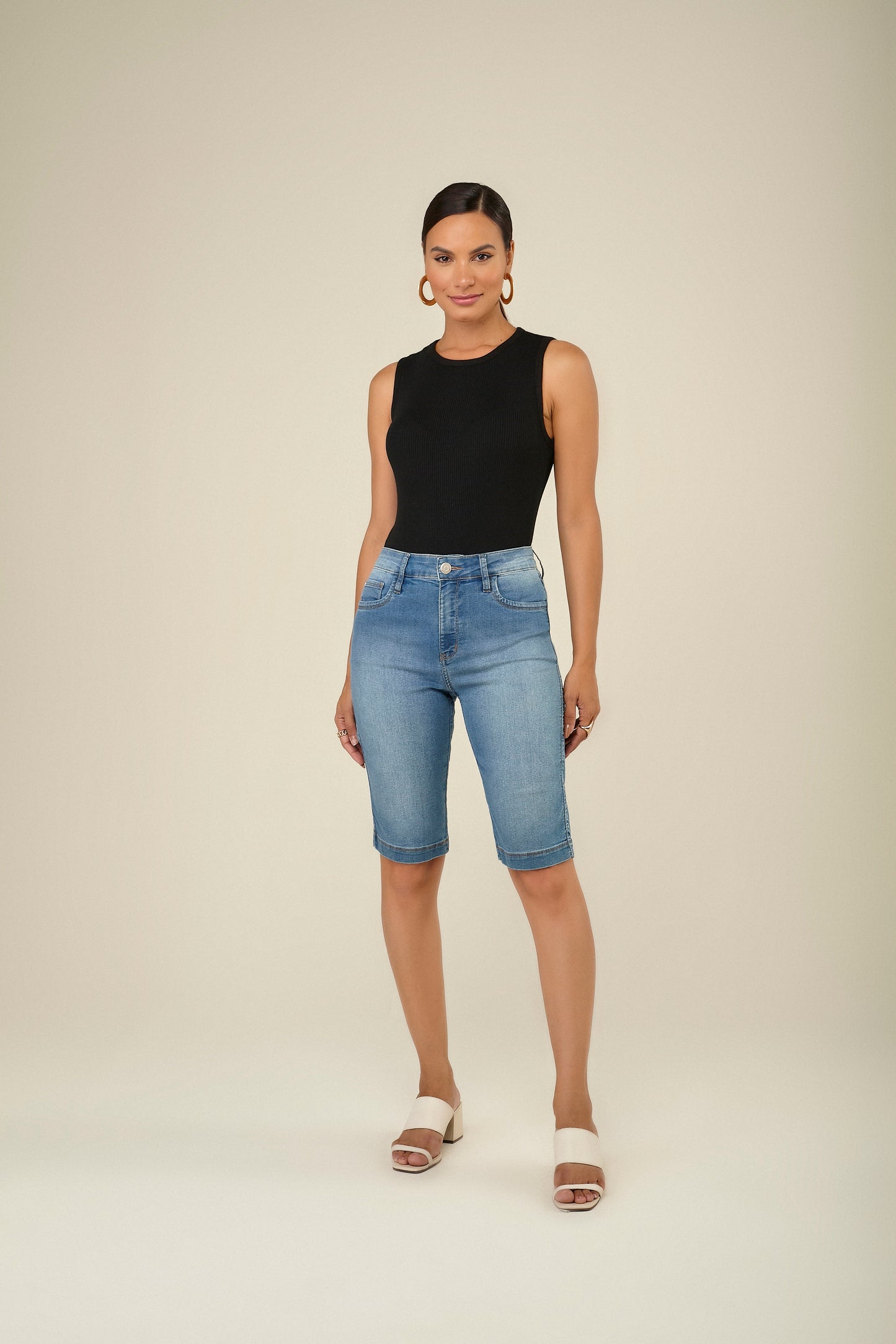 bermuda jeans longa cintura intermediária