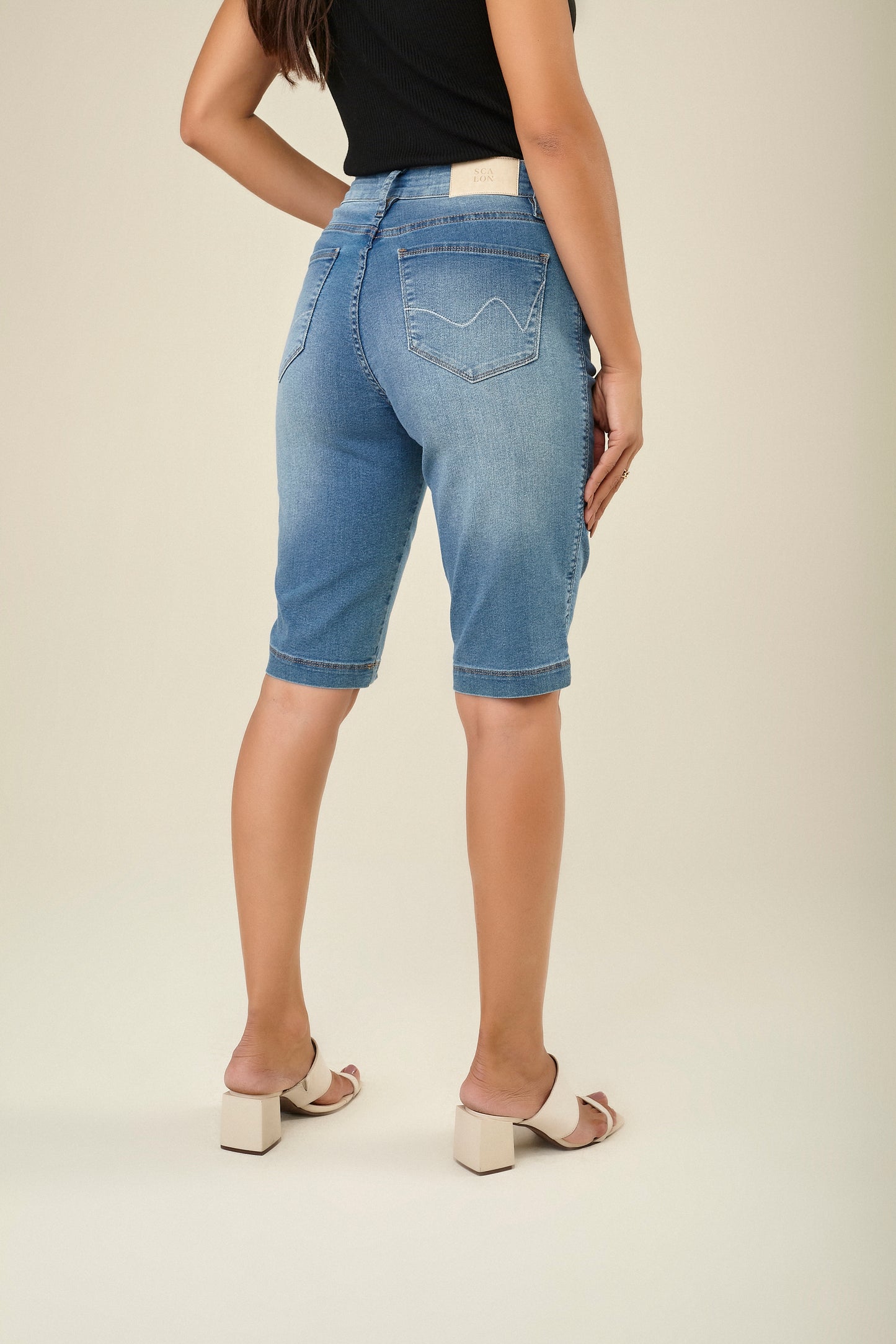 bermuda jeans longa cintura intermediária