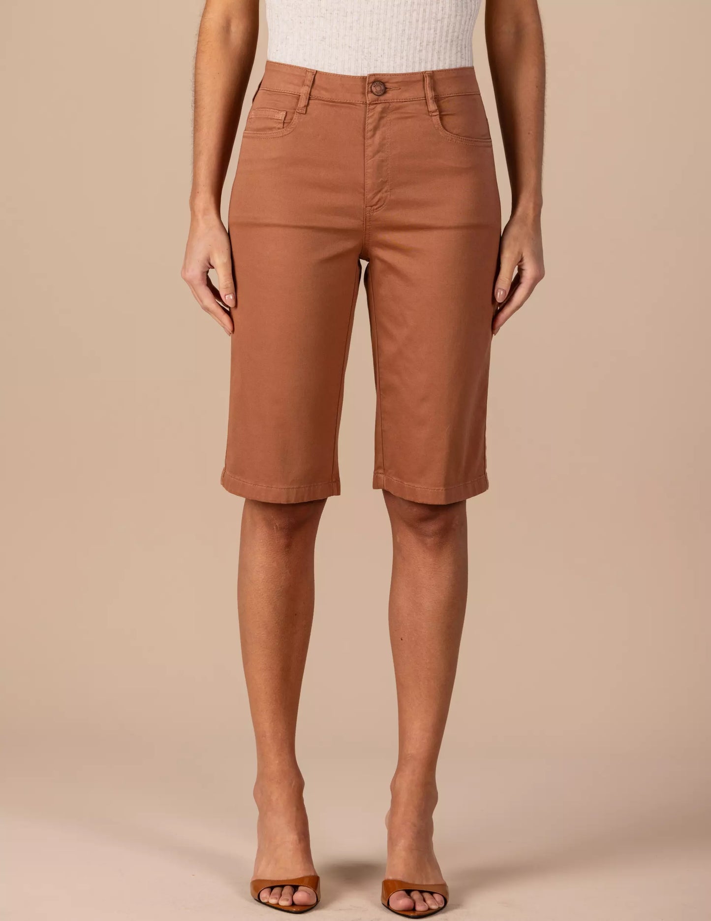 bermuda sarja color longa cintura intermediária com bordado