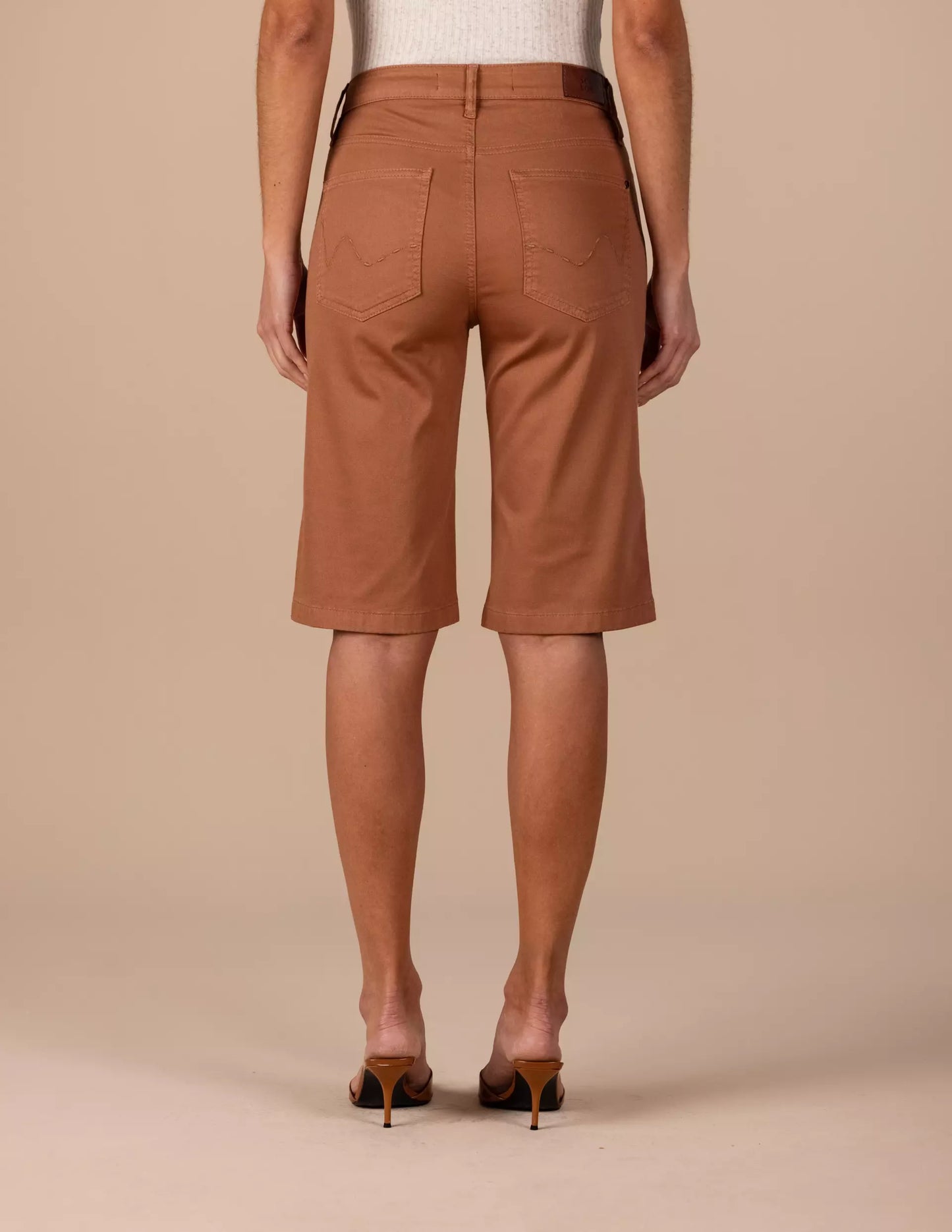 bermuda sarja color longa cintura intermediária com bordado