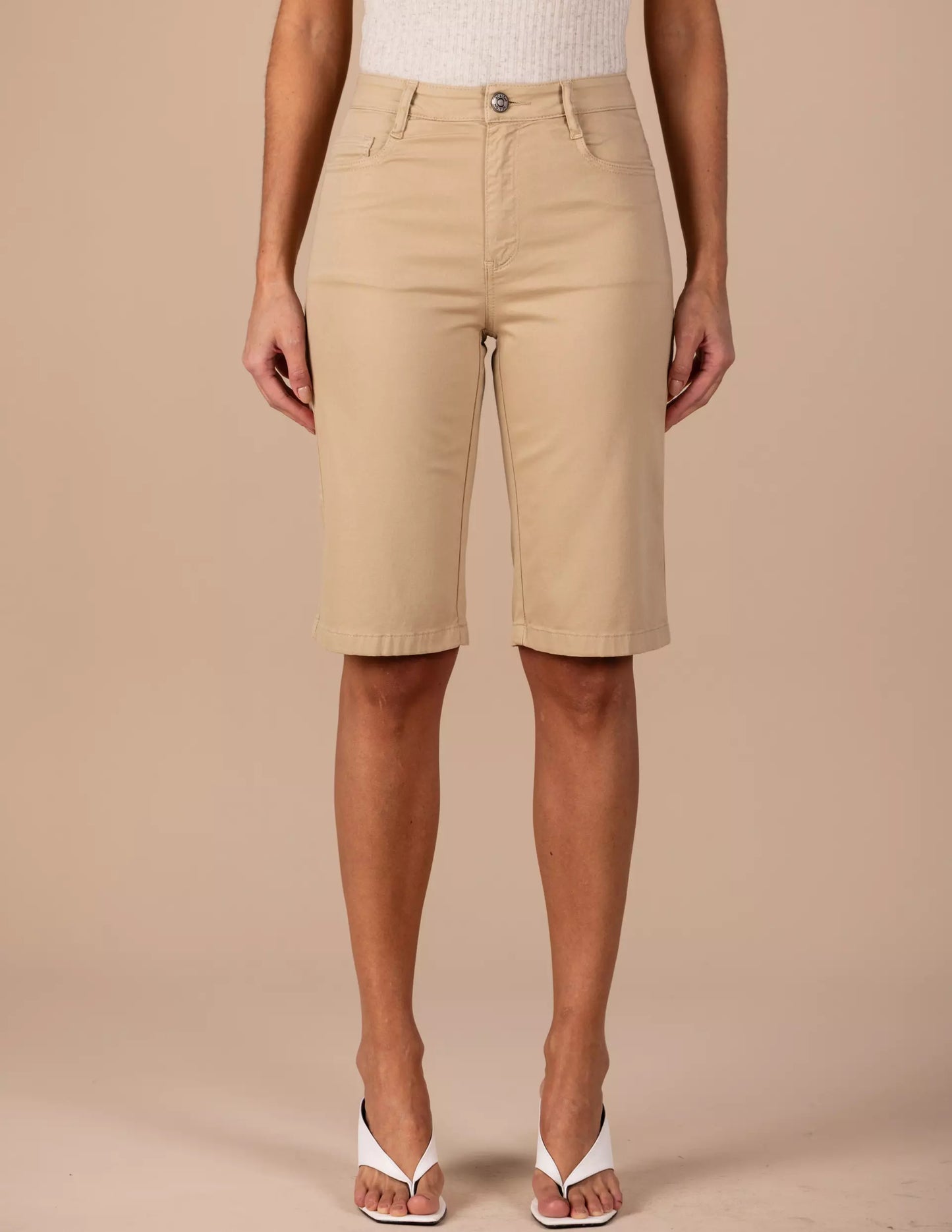 bermuda sarja color longa cintura intermediária com bordado