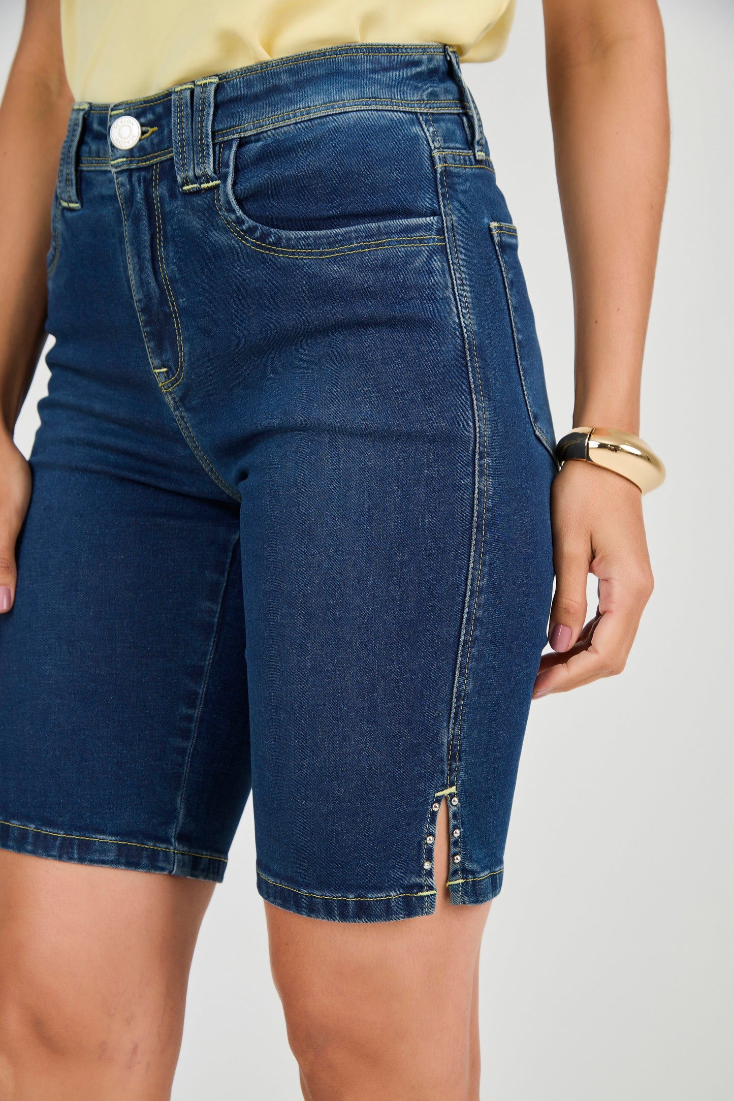 bermuda jeans ciclista cintura intermediária com bordado