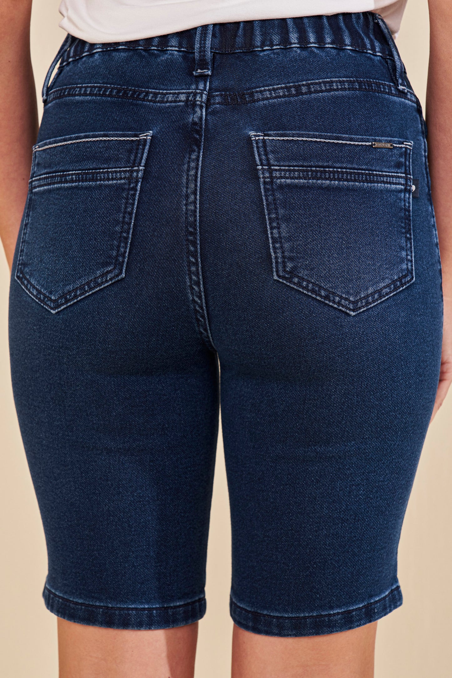 bermuda jeans malha ciclista cintura intermediária com elástico