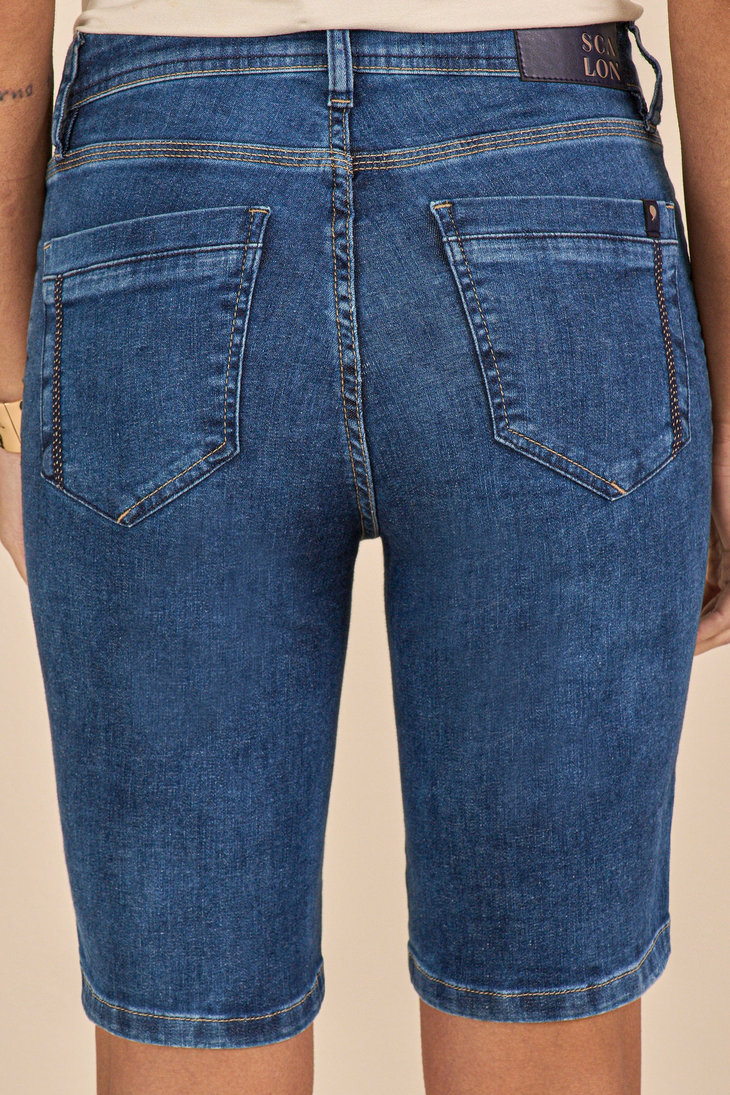 bermuda jeans ciclista cintura intemediária com ponto corrente