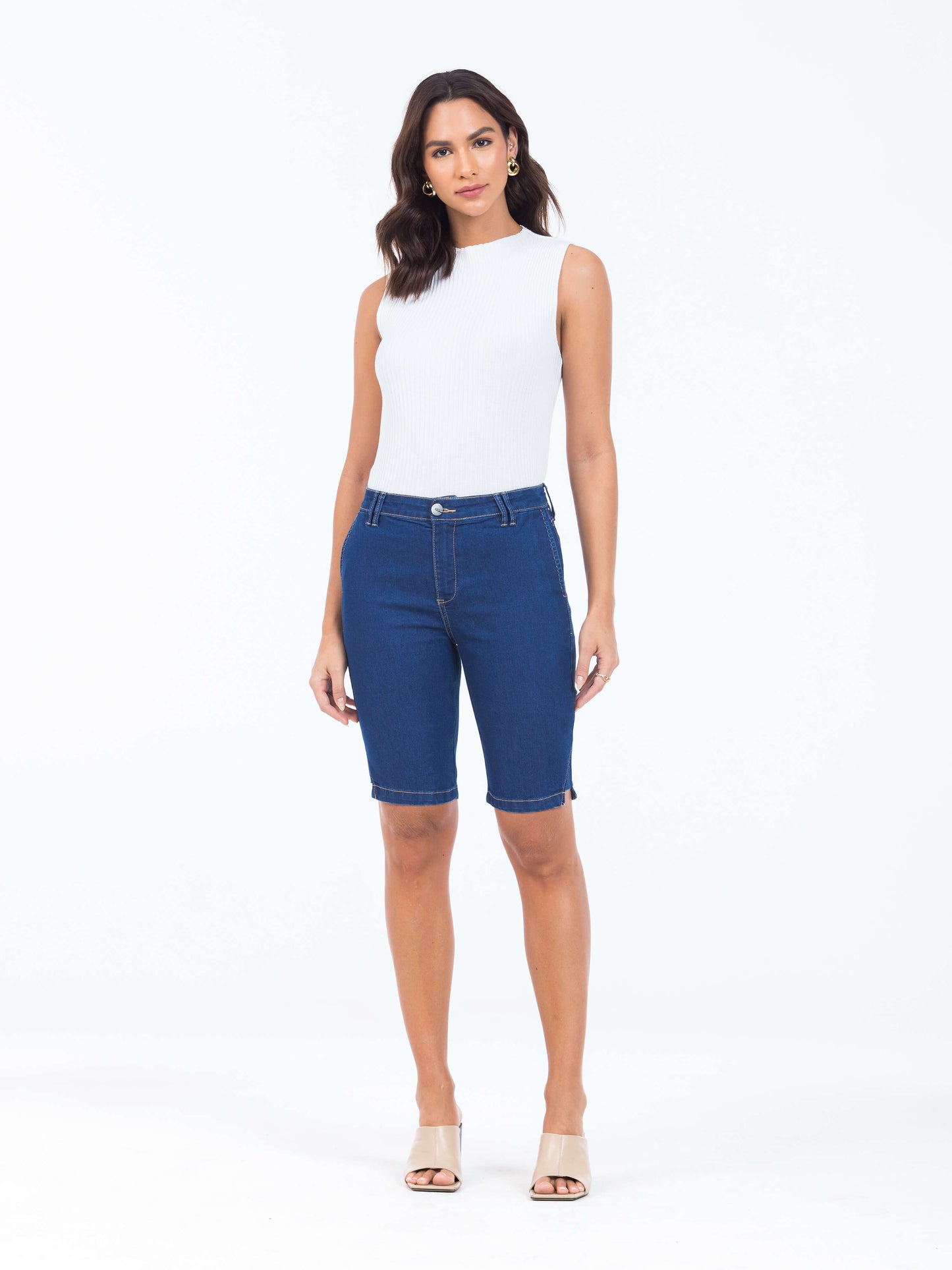 bermuda jeans ciclista detalhe lateral barra