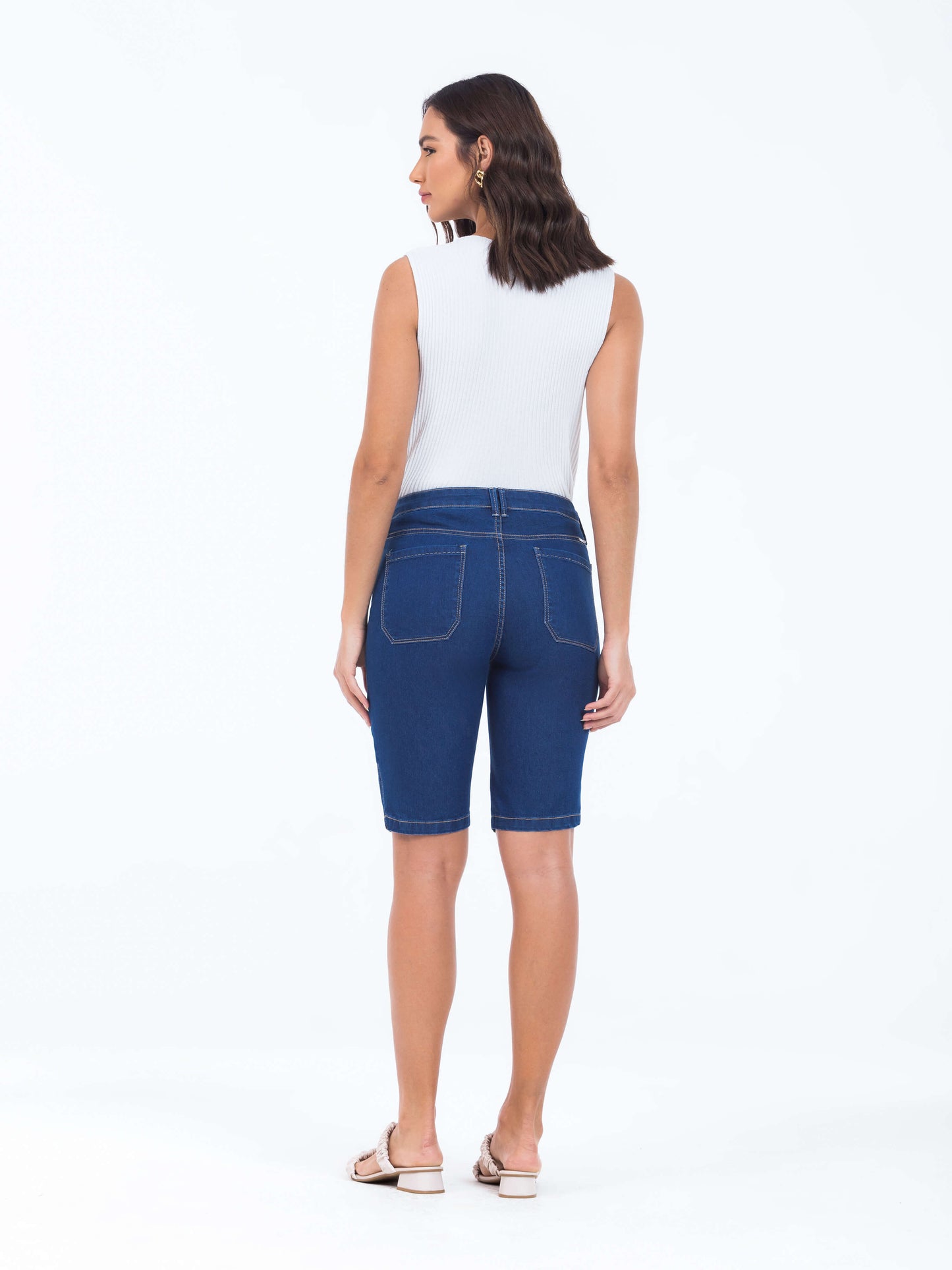 bermuda jeans ciclista detalhe lateral barra