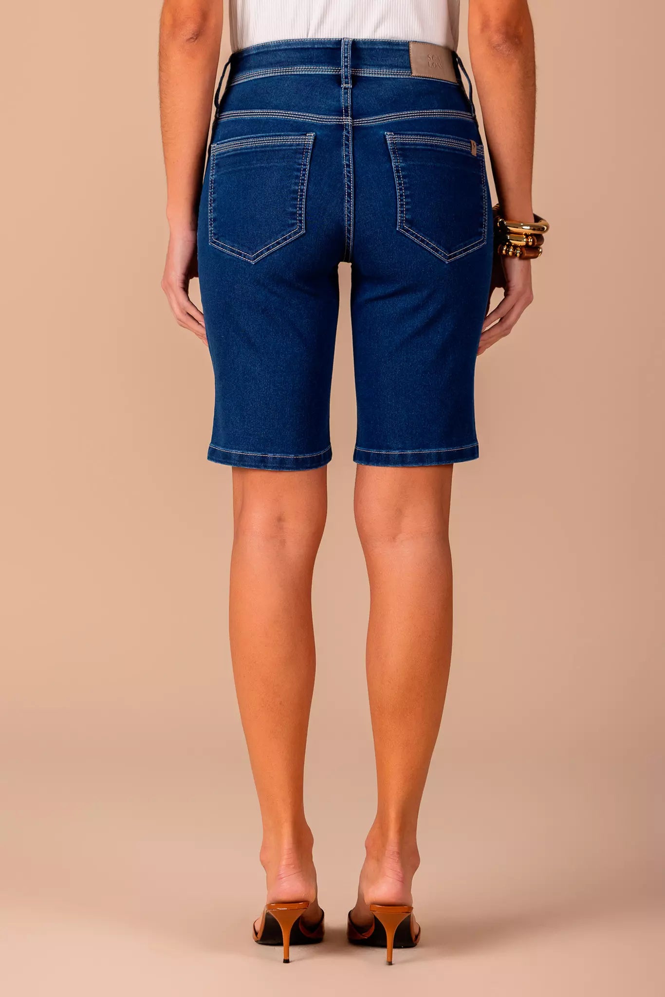 bermuda jeans ciclista cintura intermediária com pespontos triplos