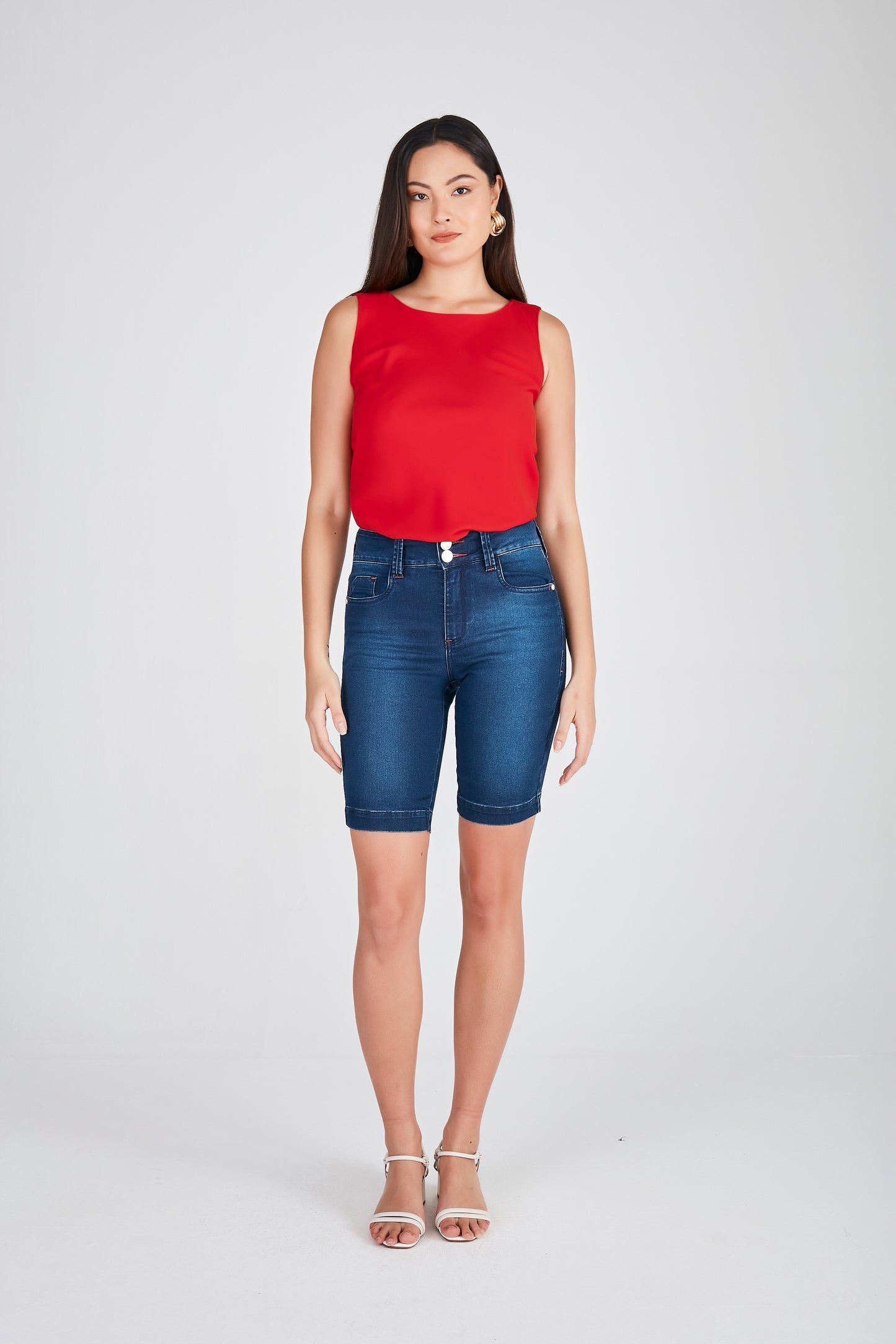 bermuda jeans ciclista cintura intermediária com detalhes nos bolsos traseiros