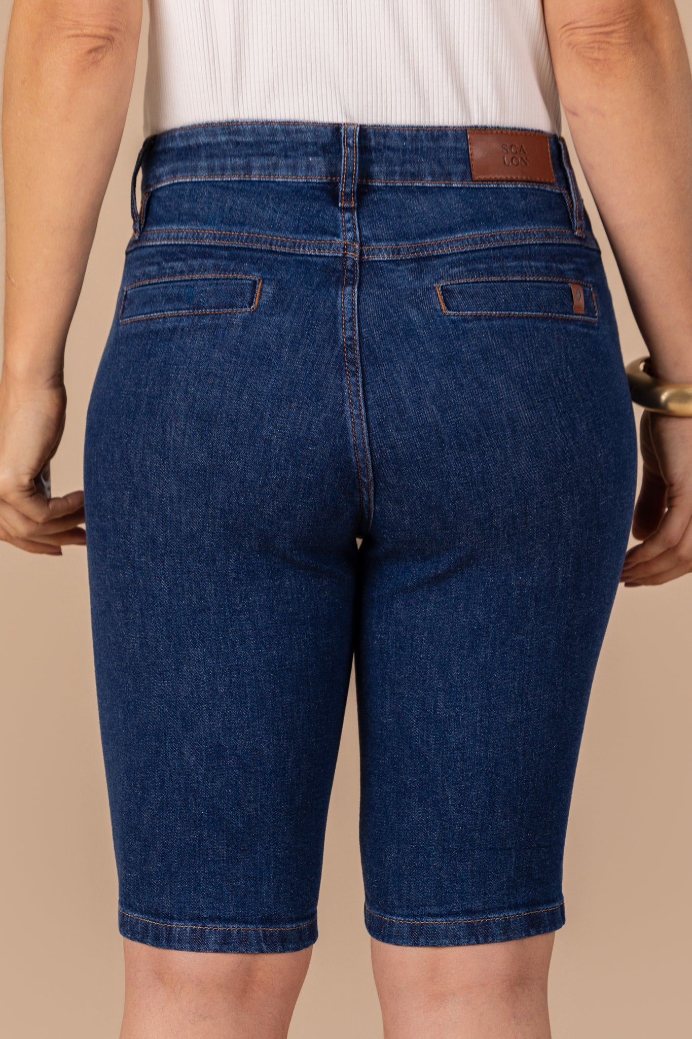 bermuda jeans ciclista cintura intermediária bolso embutido