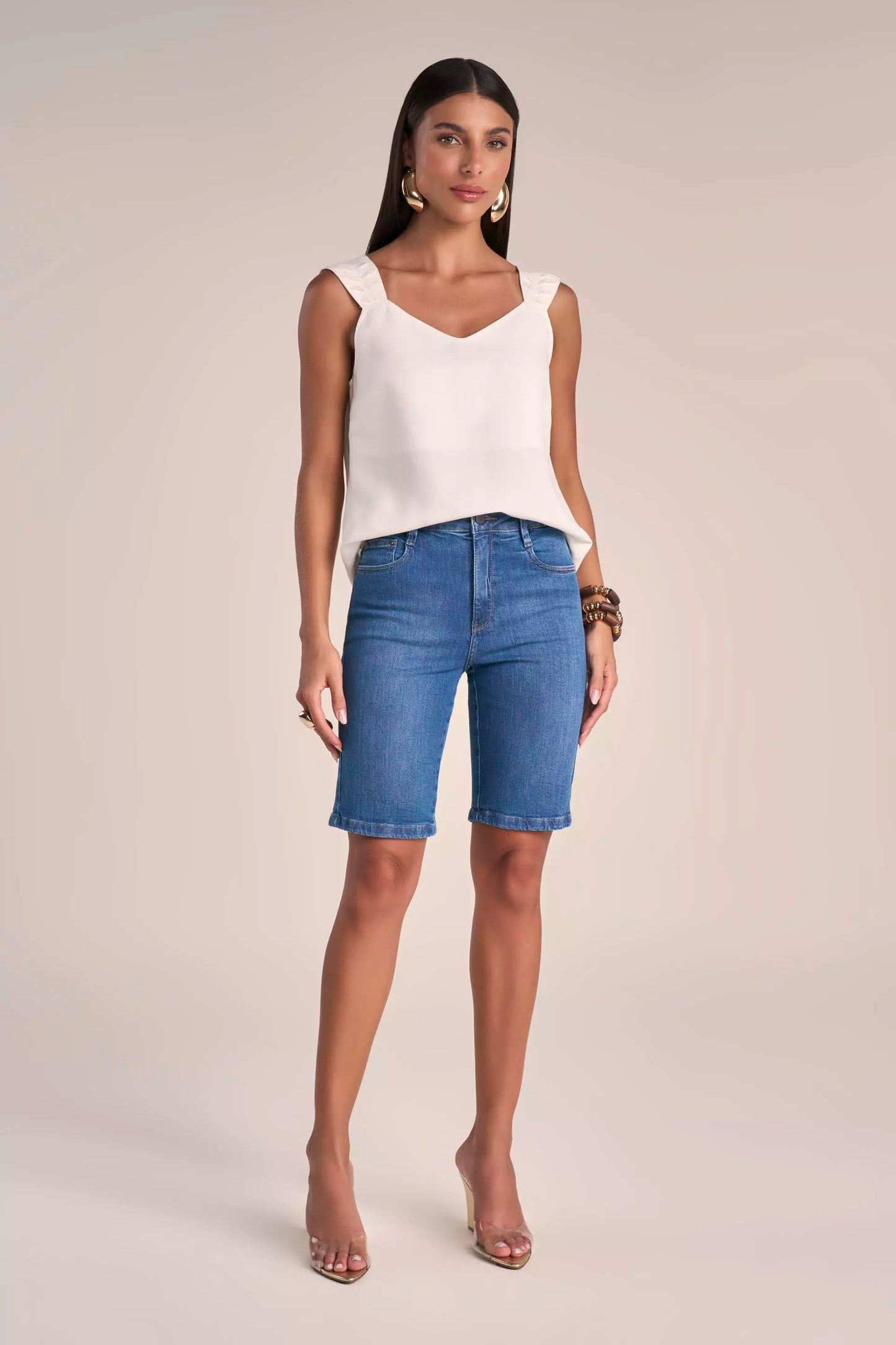 Bermuda Jeans Ciclista Cintura Intermediária com Bordado