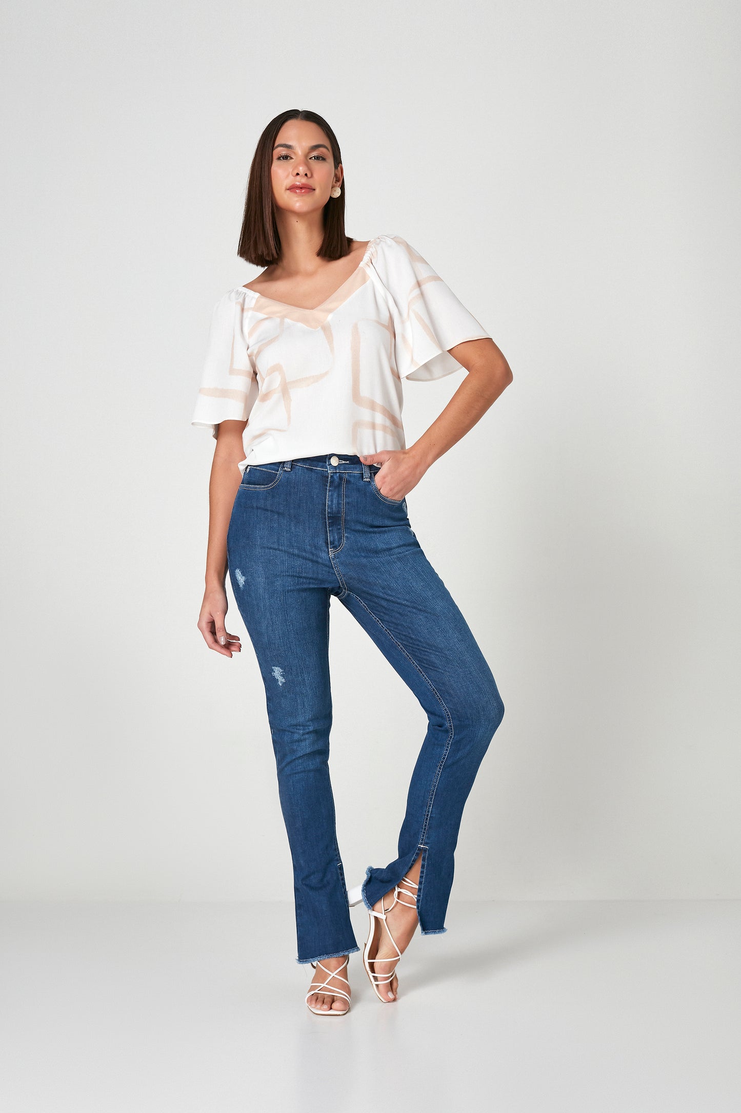 calça jeans slim bootcut cintura alta com zig zag