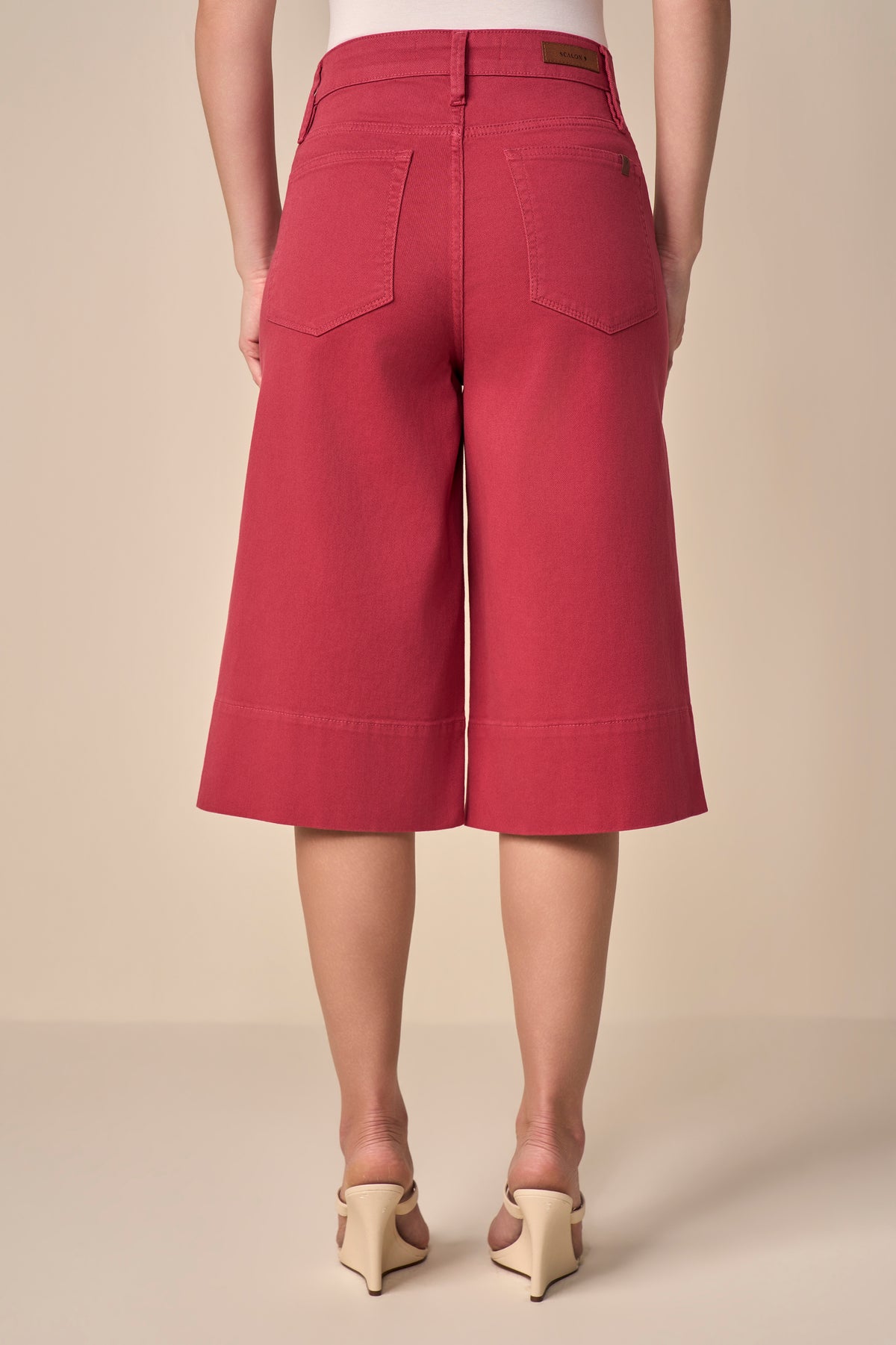 bermuda sarja color wide leg cintura intermediária com barra larga