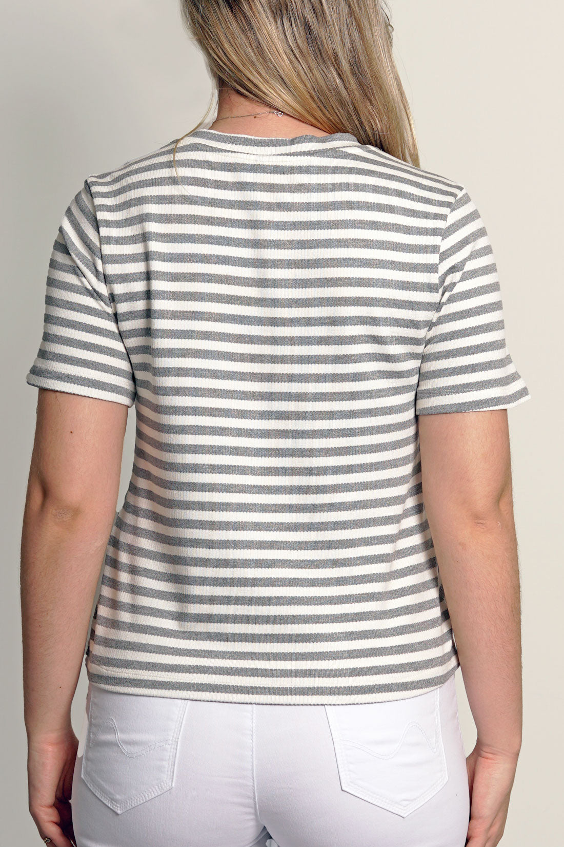 blusa malha manga curta decote v listrada