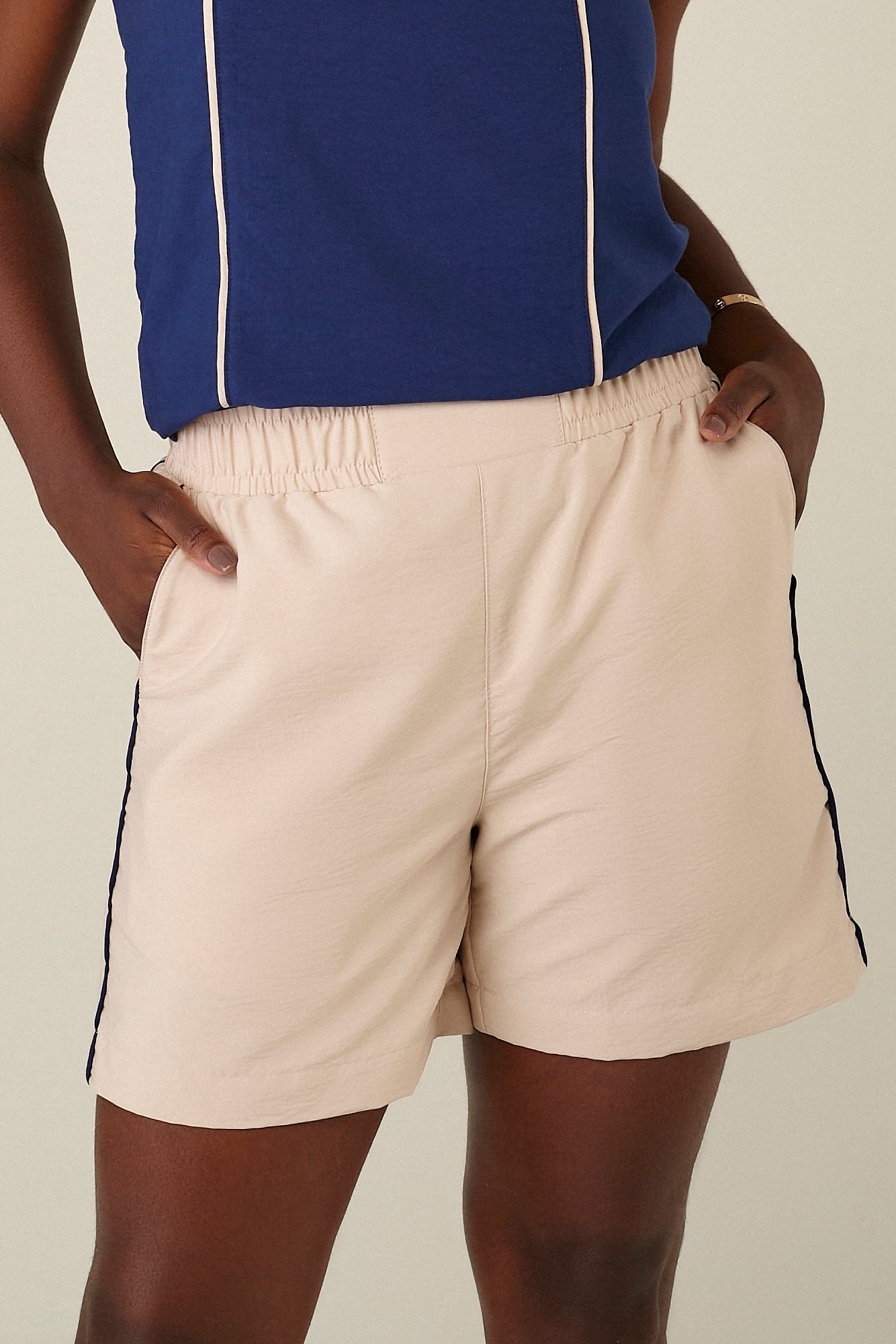 shorts tactel comfort cintura intermediária com detalhe bicolor
