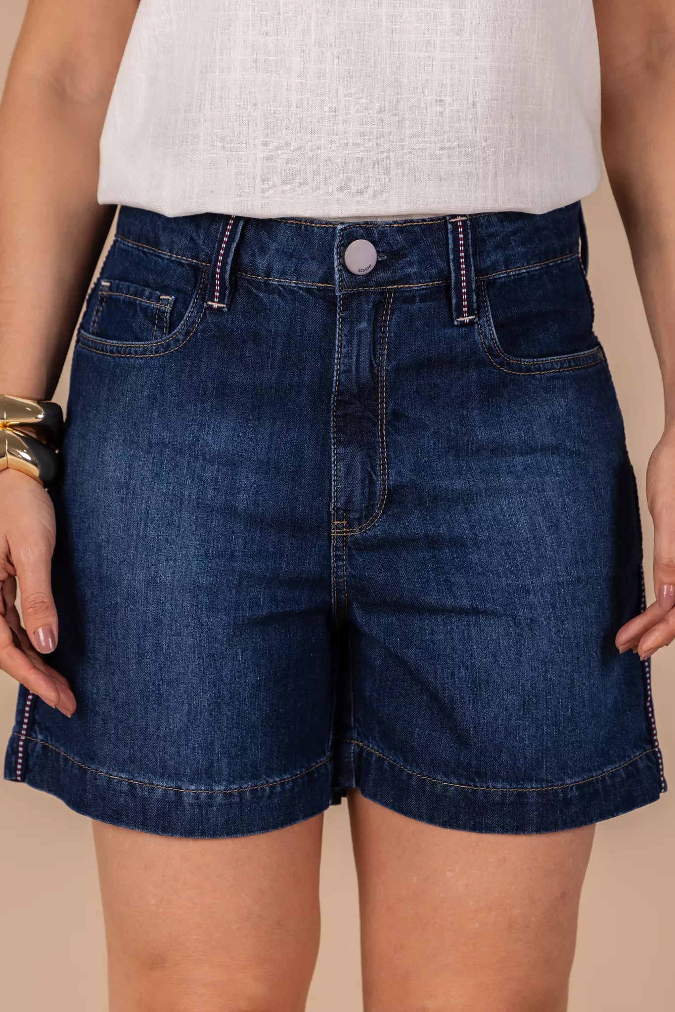 shorts jeans boyfriend cintura intermediária com galão