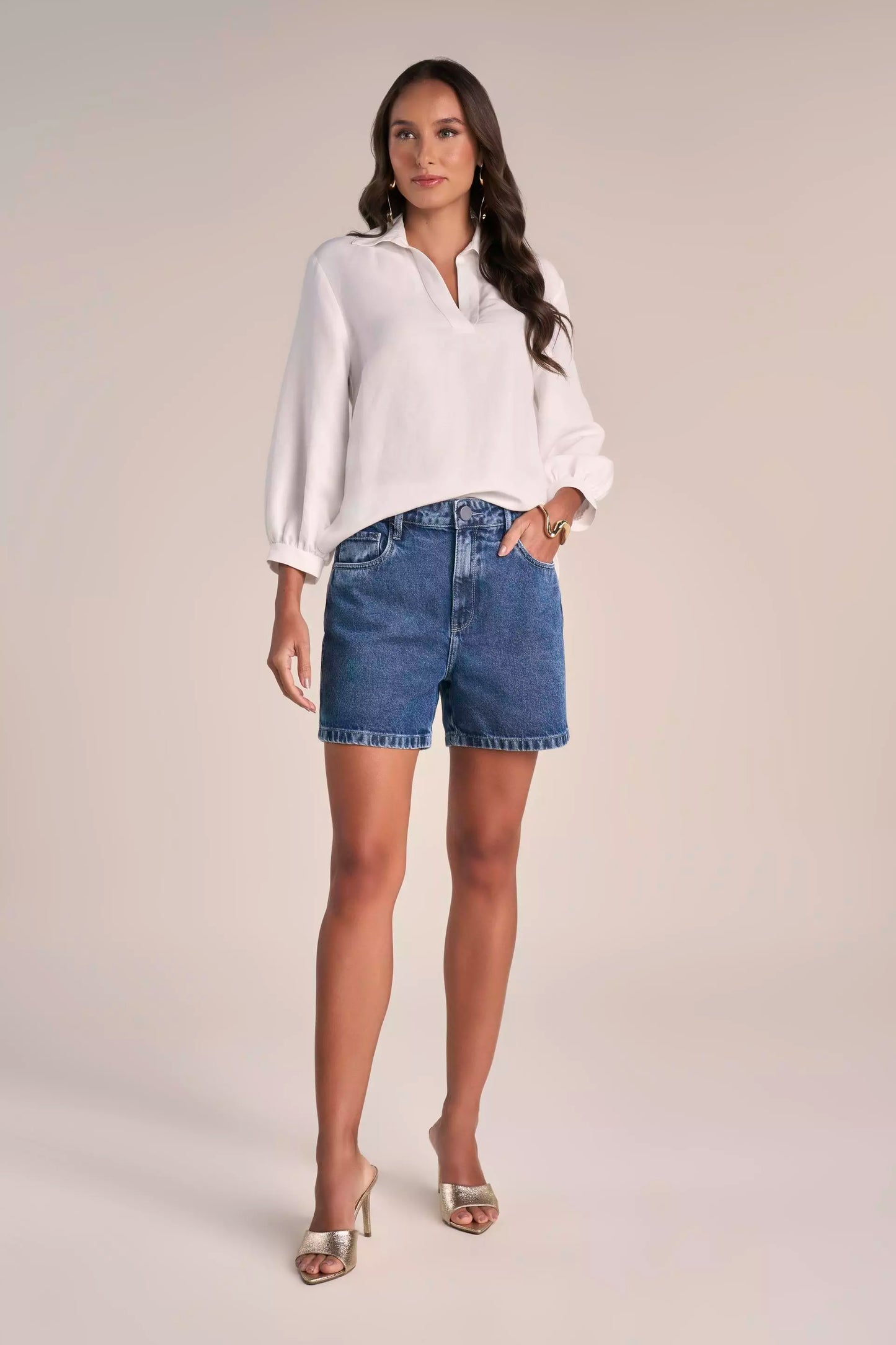 Shorts Jeans Boyfriend Cintura Intermediária com Bordado