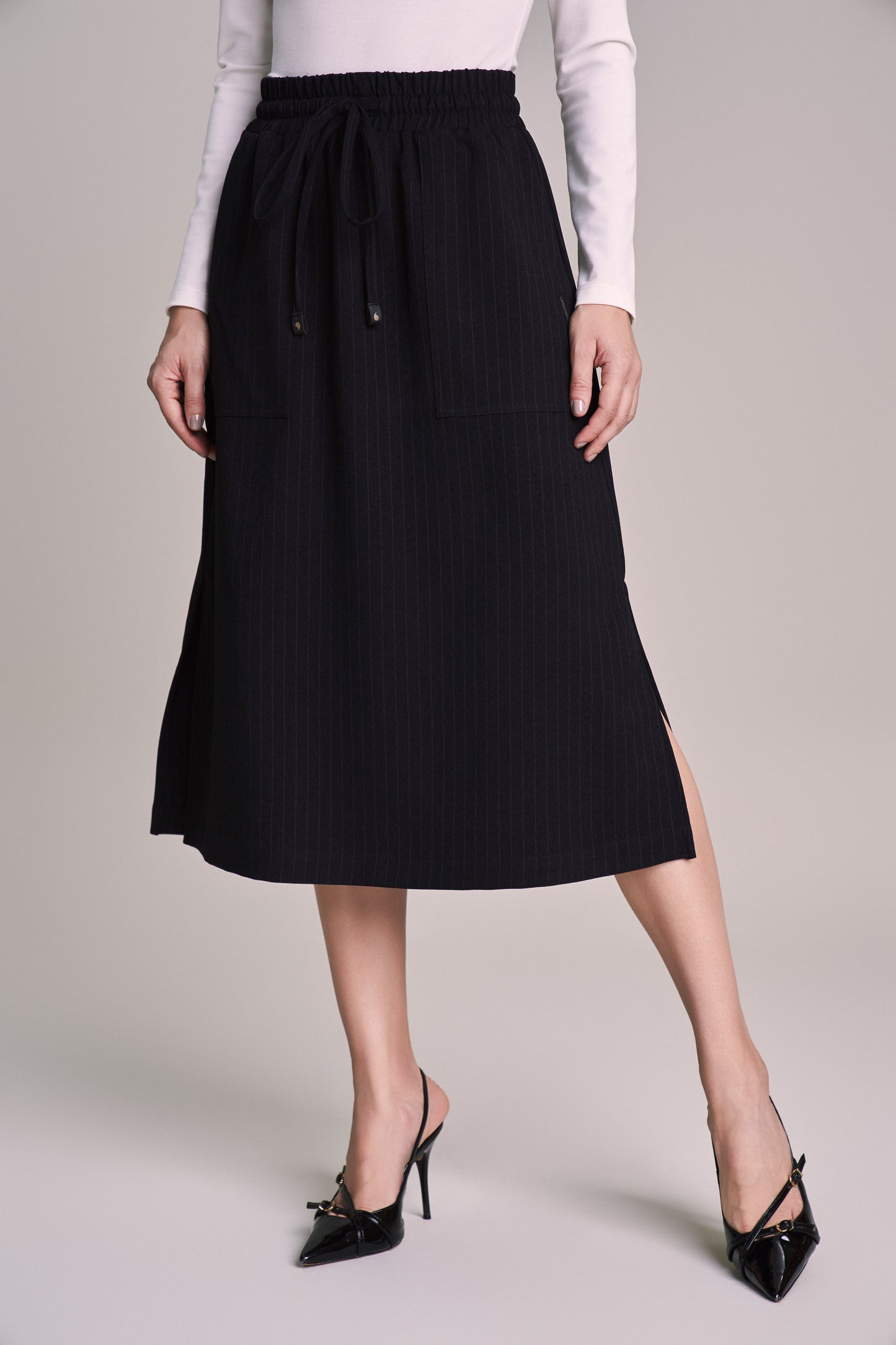 saia crepe midi cintura intermediária intermediária risca de giz