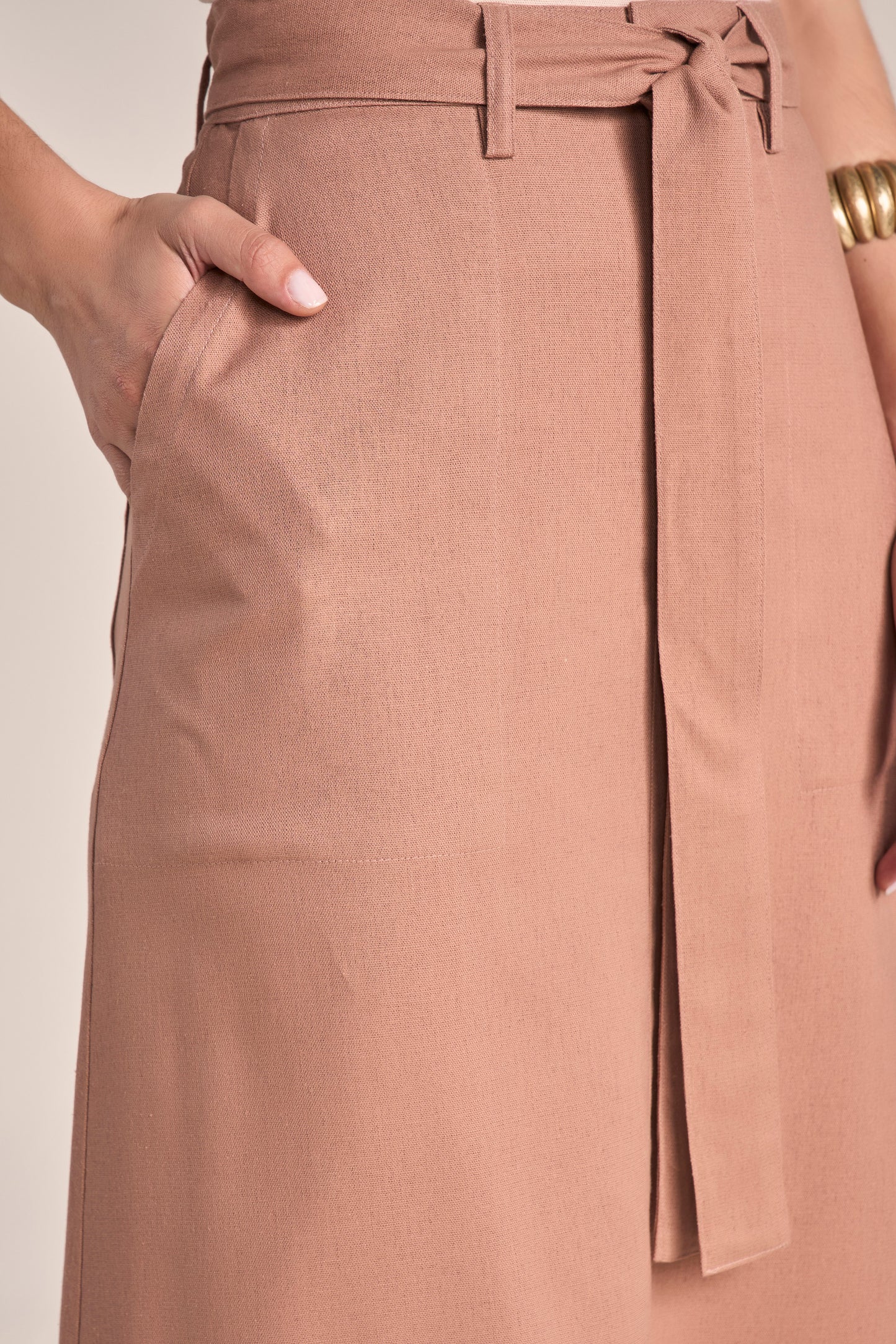 Saia Viscose Midi Cintura Intermediária com Faixa
