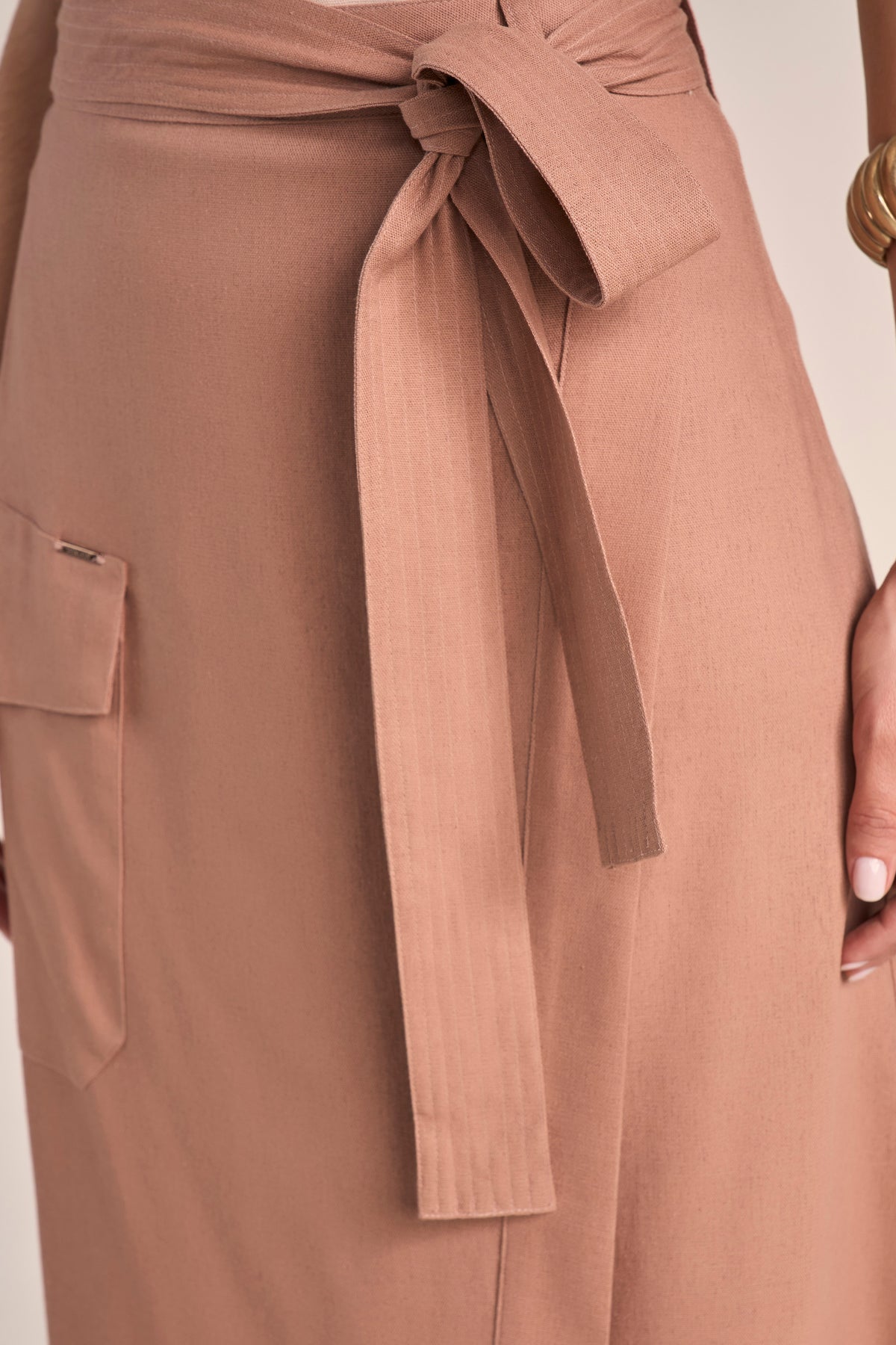 Saia Viscose Midi Cintura Intermediária Transpassada