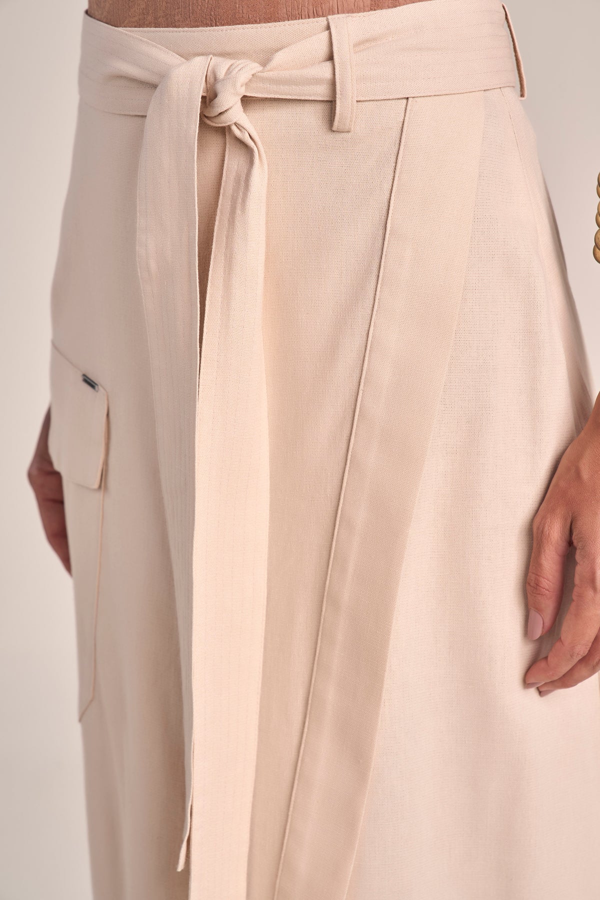 Saia Viscose Midi Cintura Intermediária Transpassada