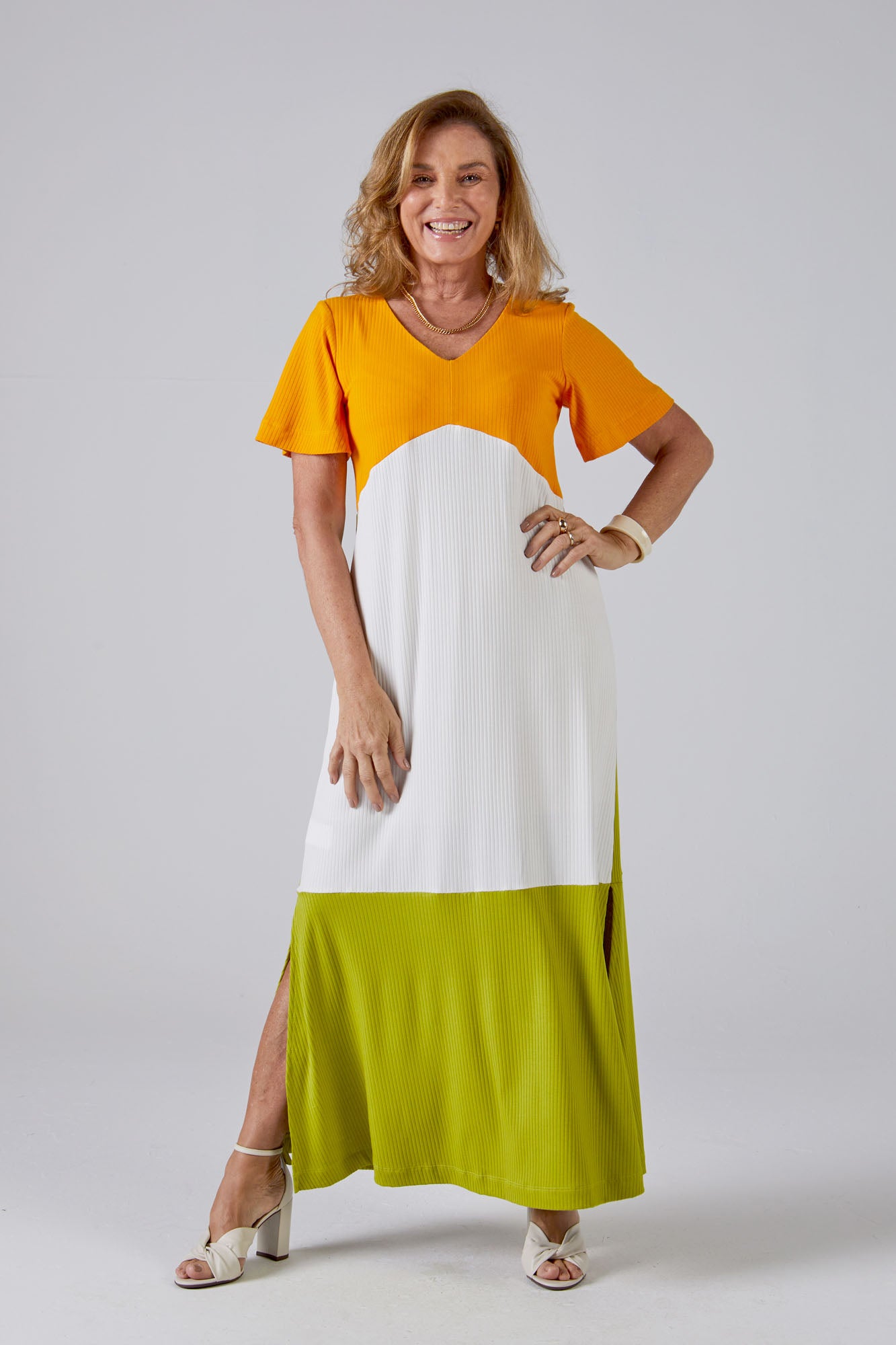 vestido malha canelada longo mix de tecidos
