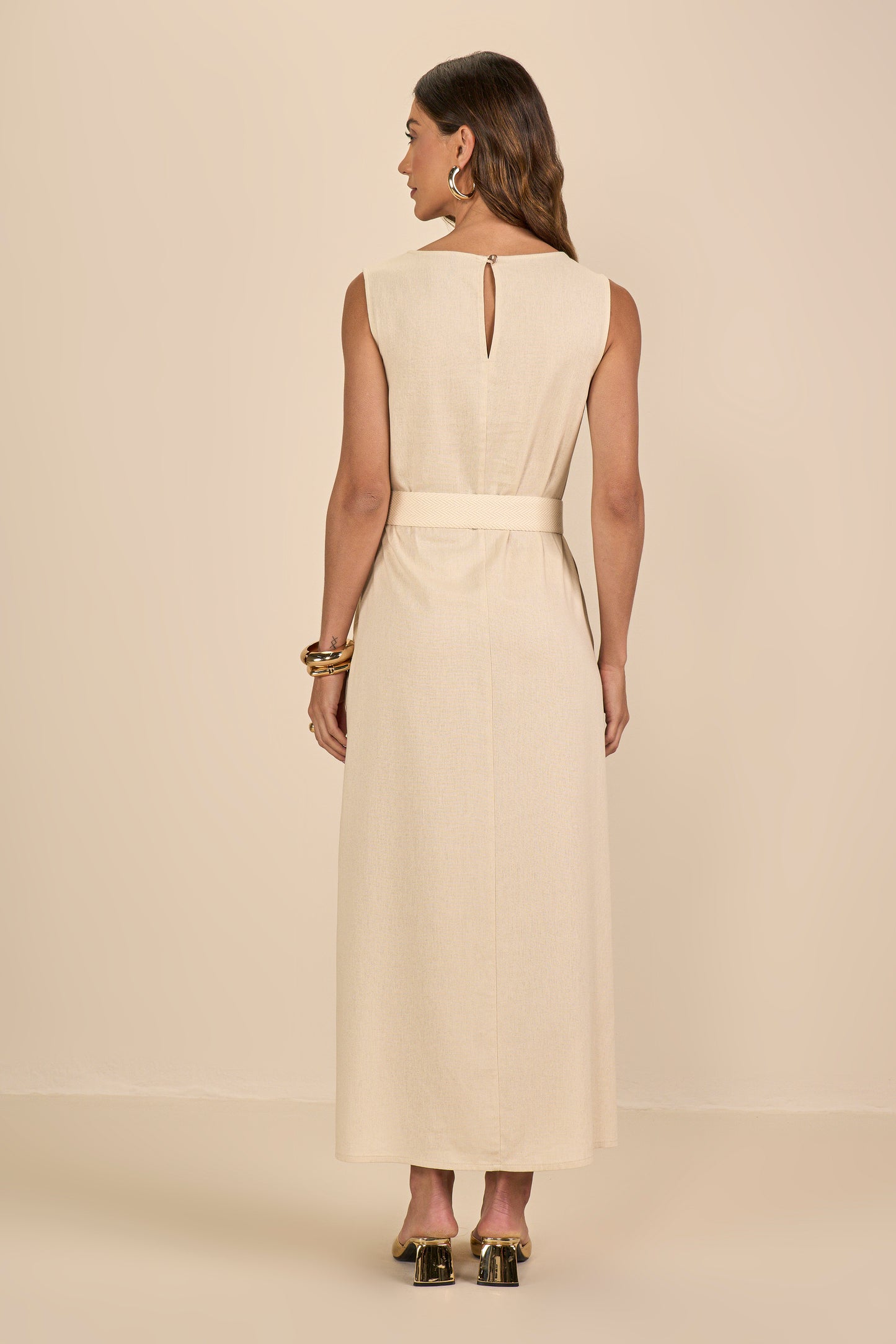 vestido viscose longuete com aberturas laterais e cinto