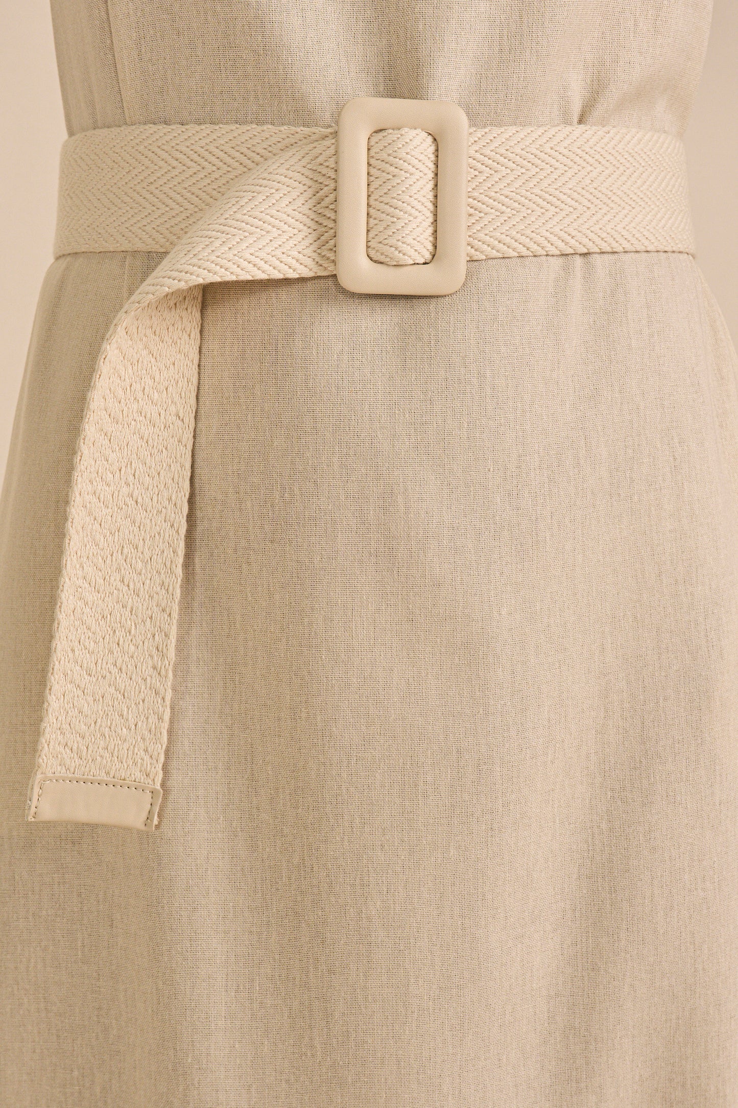vestido viscose longuete com aberturas laterais e cinto