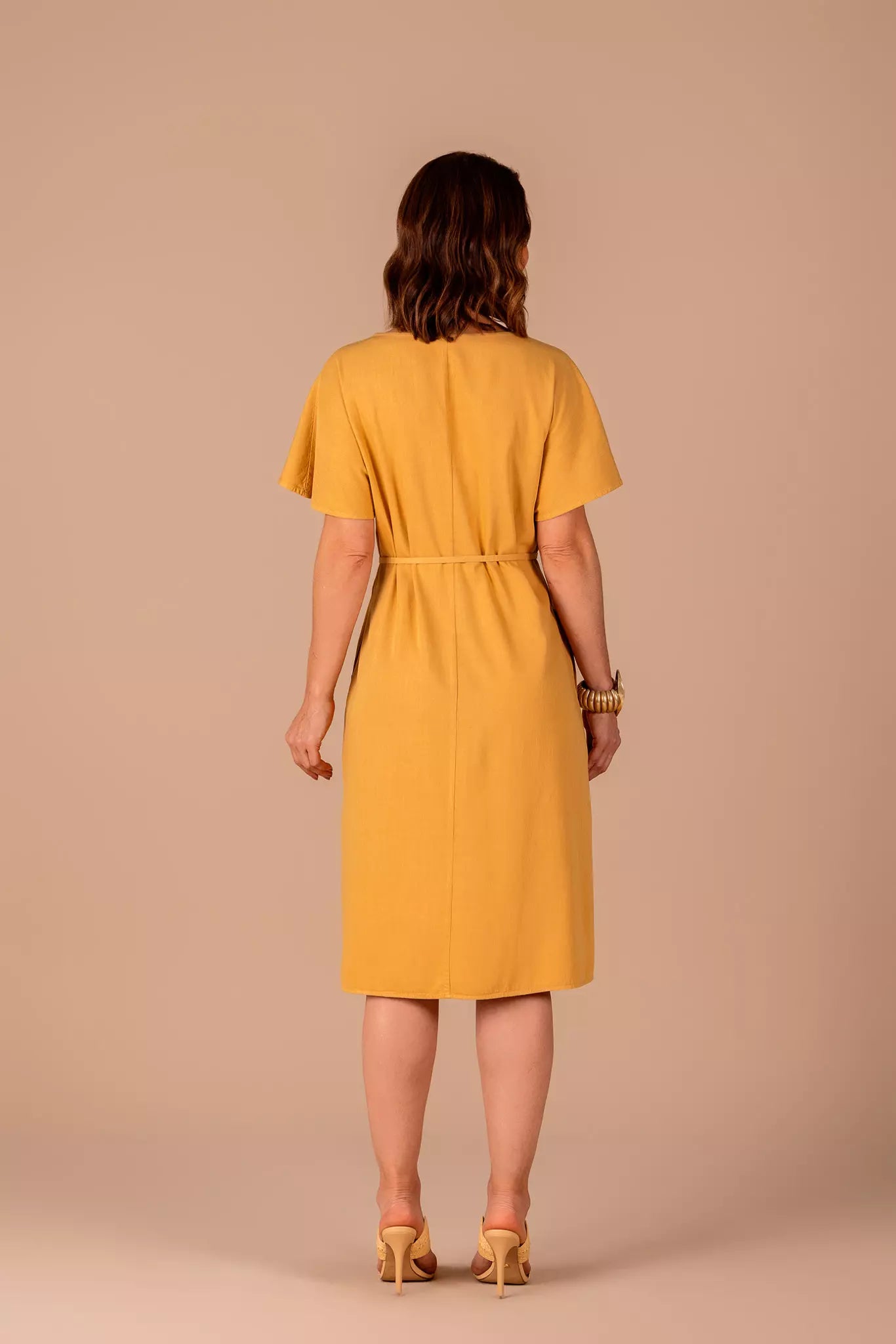 vestido sarja curto com manga ampla e cinto