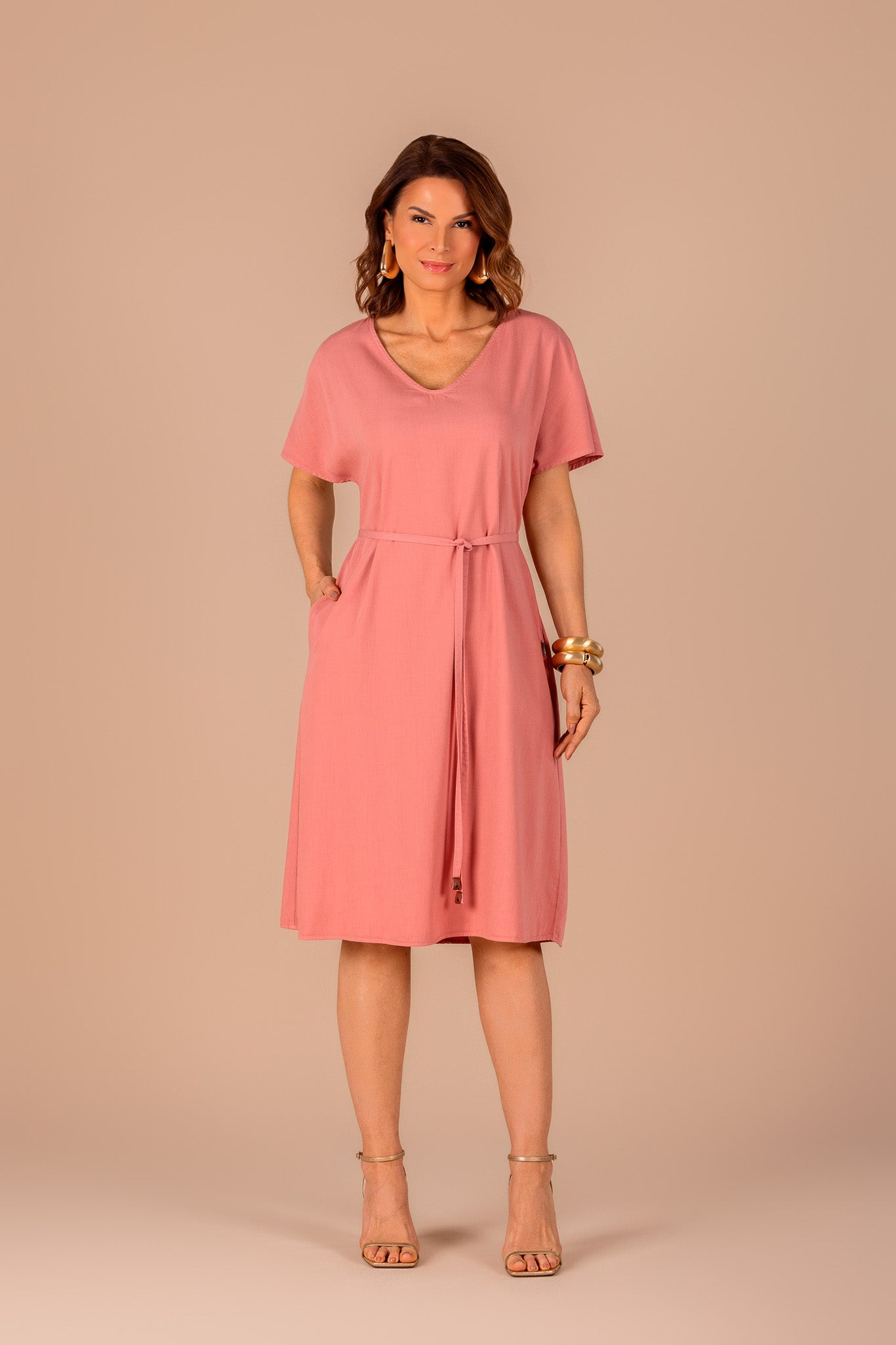 vestido sarja curto com manga ampla e cinto