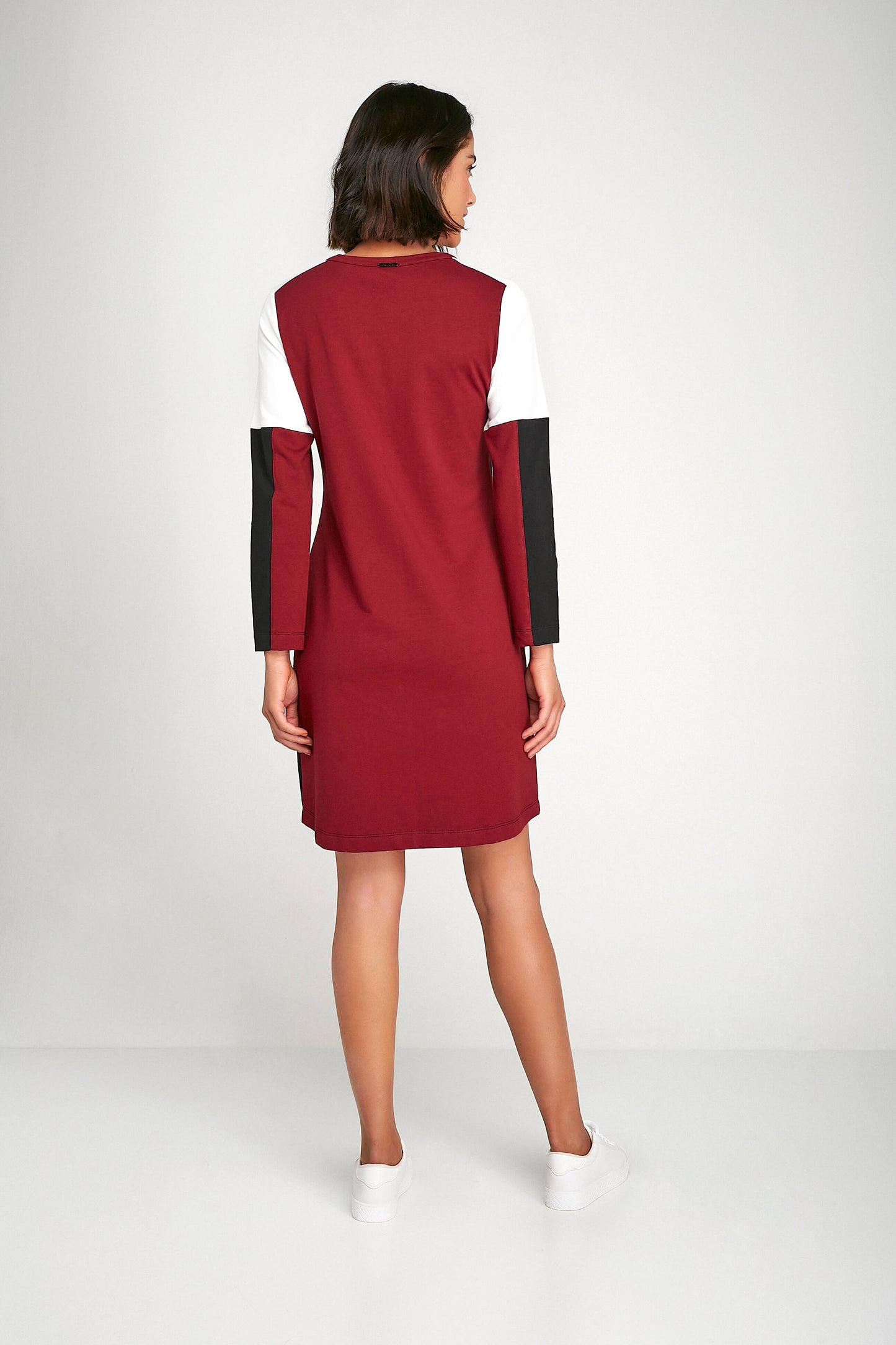vestido moletom manga longa com recortes