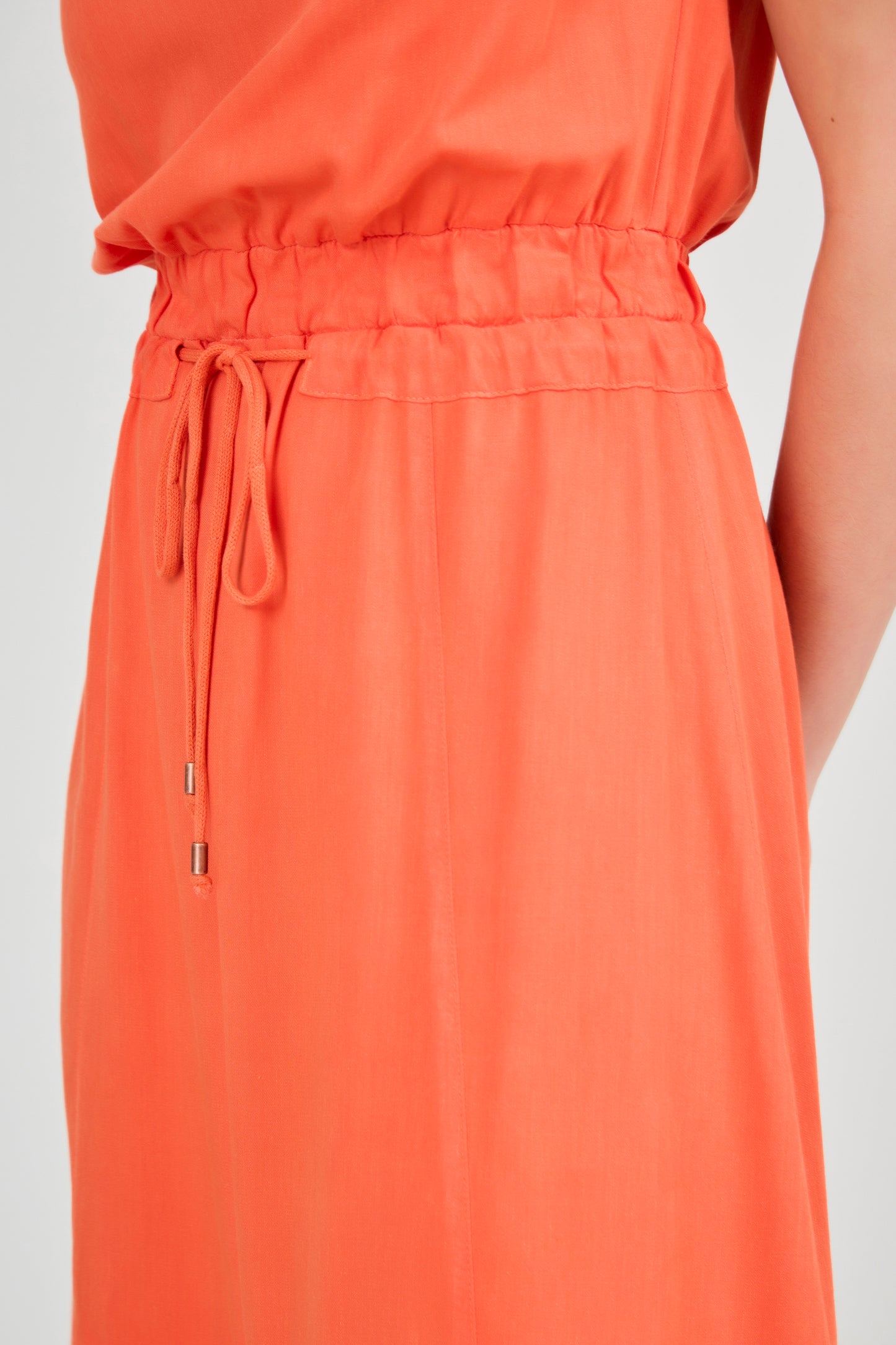 vestido sarja midi com recortes