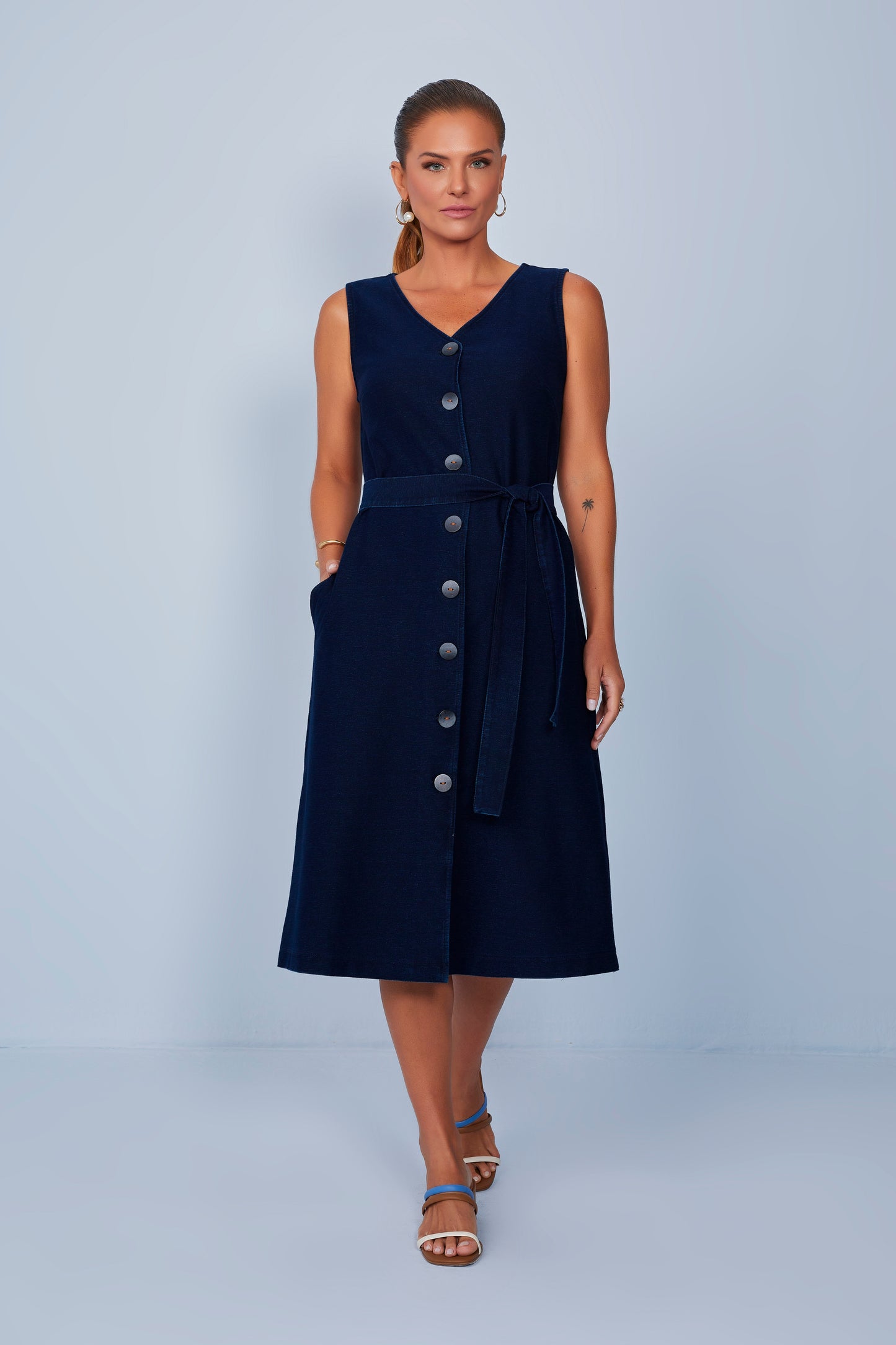 vestido malha denim midi alça larga com faixa