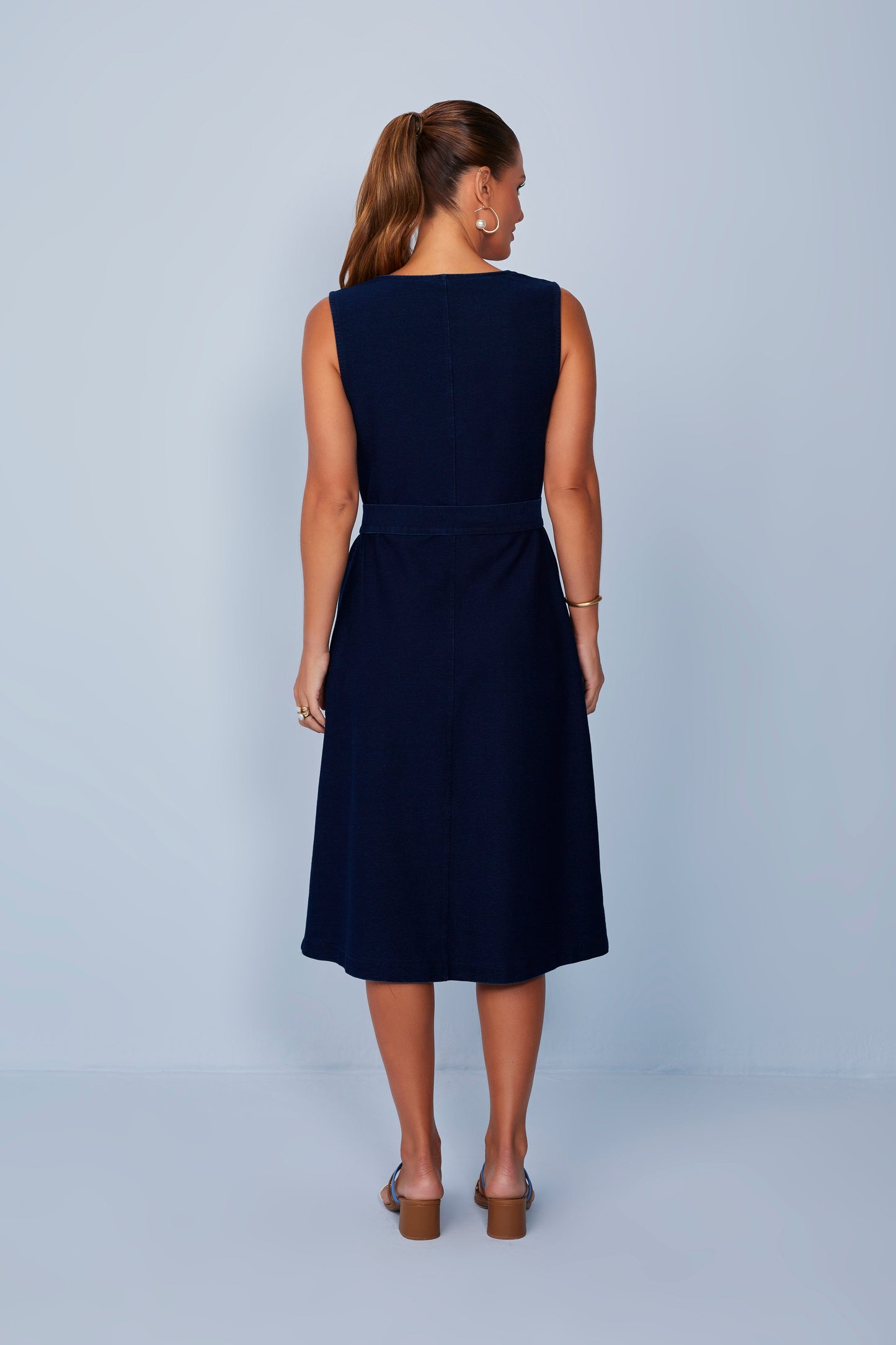 vestido malha denim midi alça larga com faixa