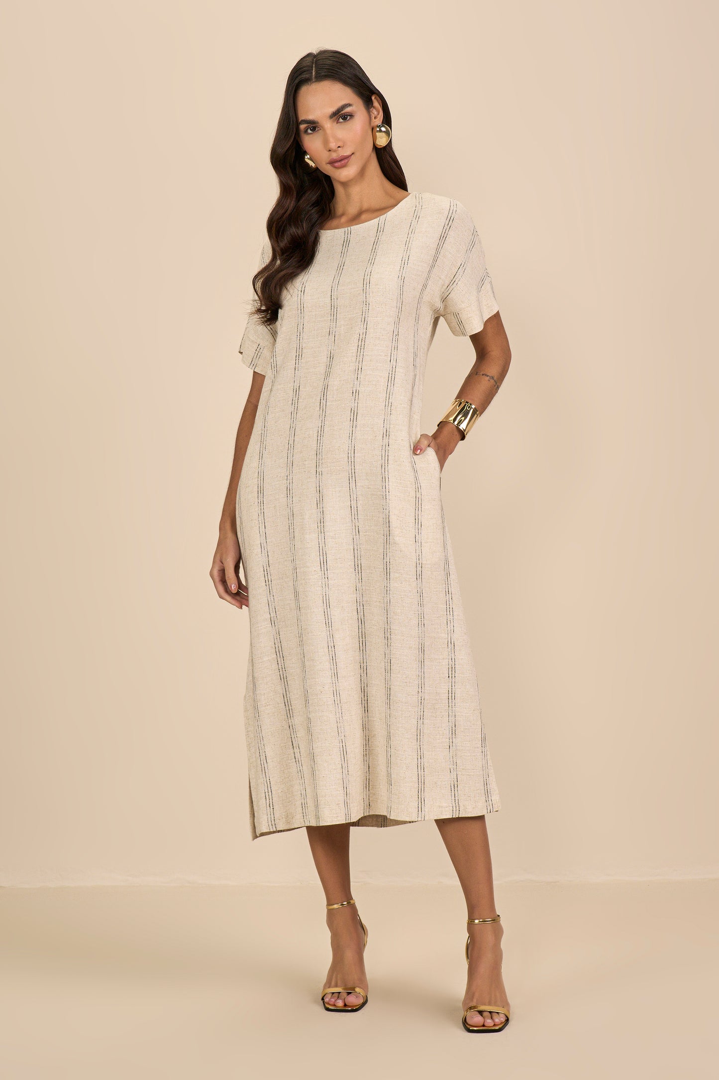 vestido viscose midi manga curta recortada