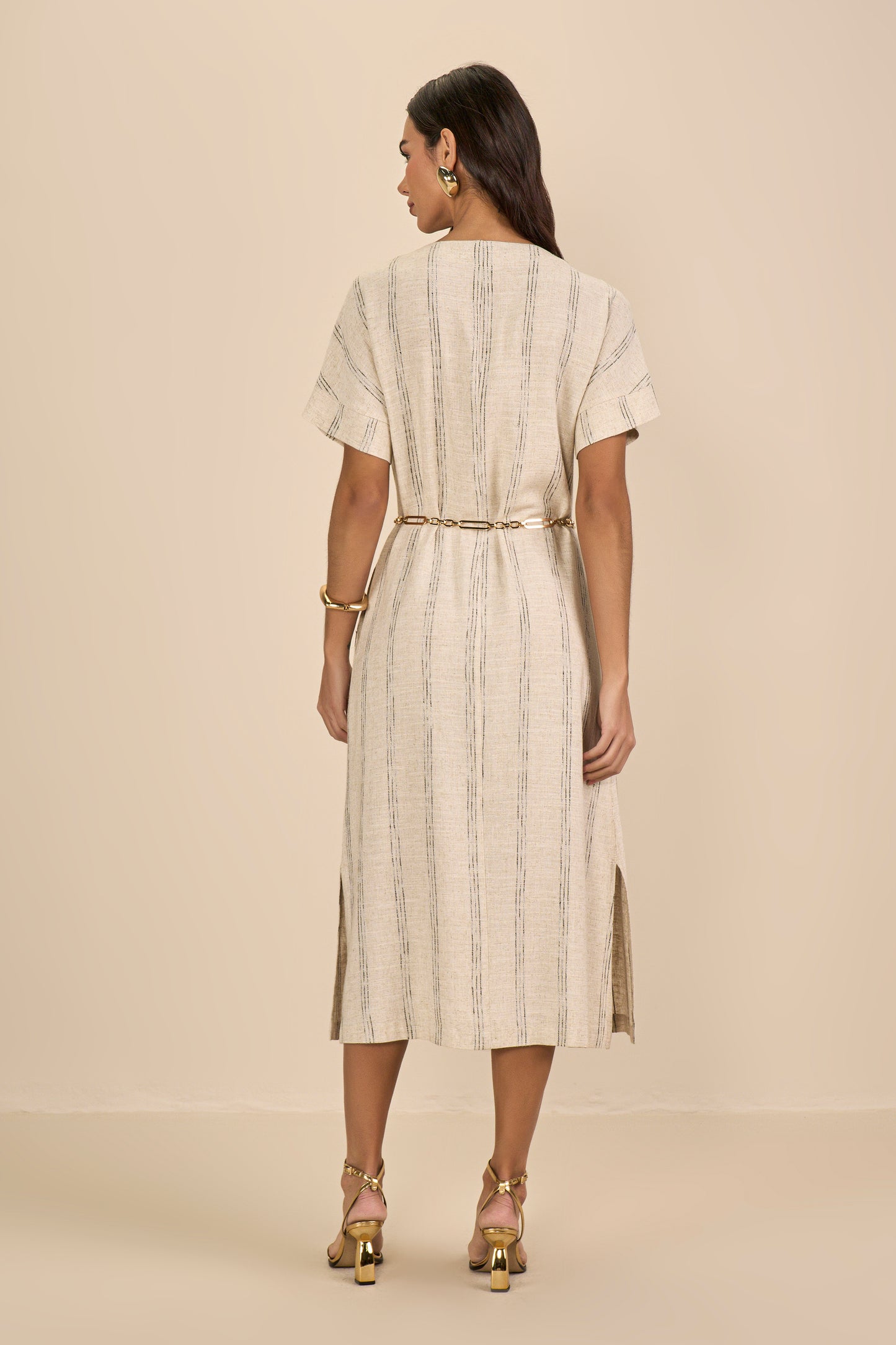 vestido viscose midi manga curta recortada