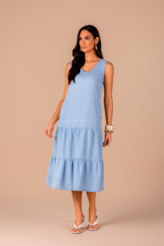 vestido jeans midi alça larga com recortes