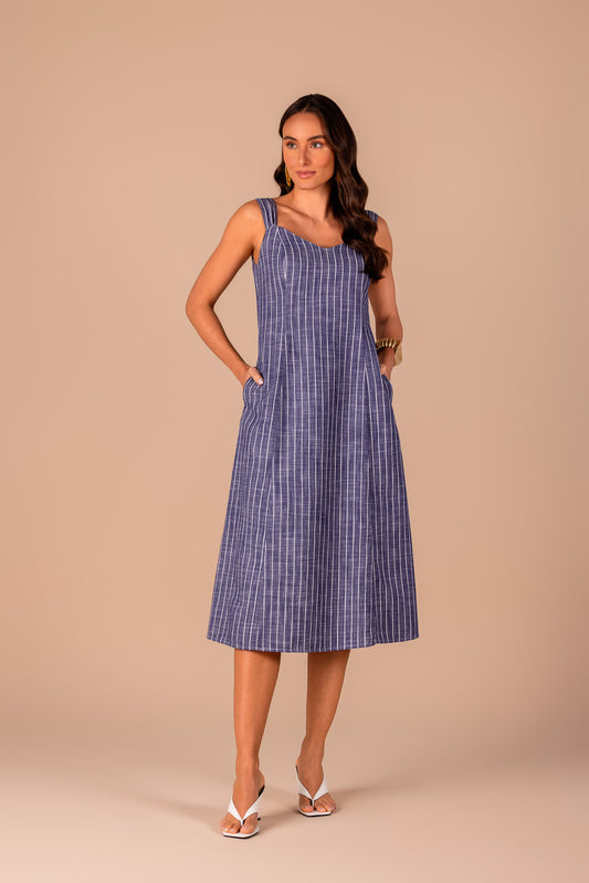 vestido algodão midi listrado com recortes