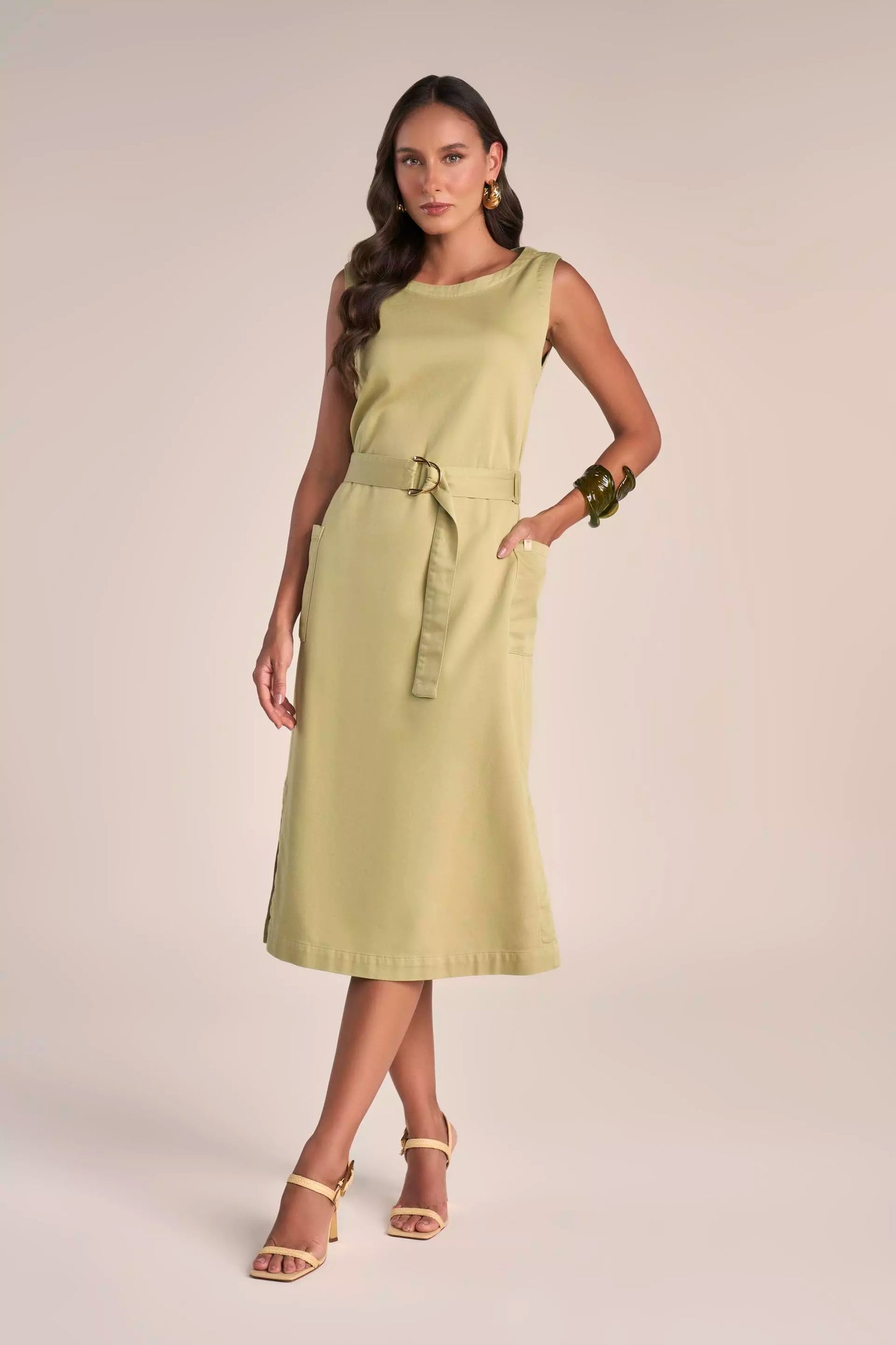 Vestido Sarja Color Midi com Bolsos Sobrepostos e Cinto