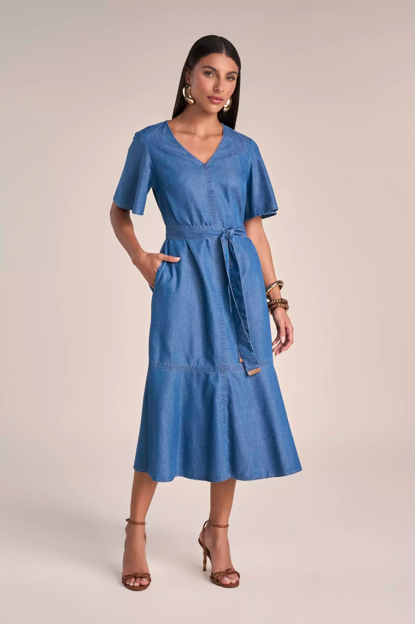 Vestido Jeans Midi Manga Curta com Recortes