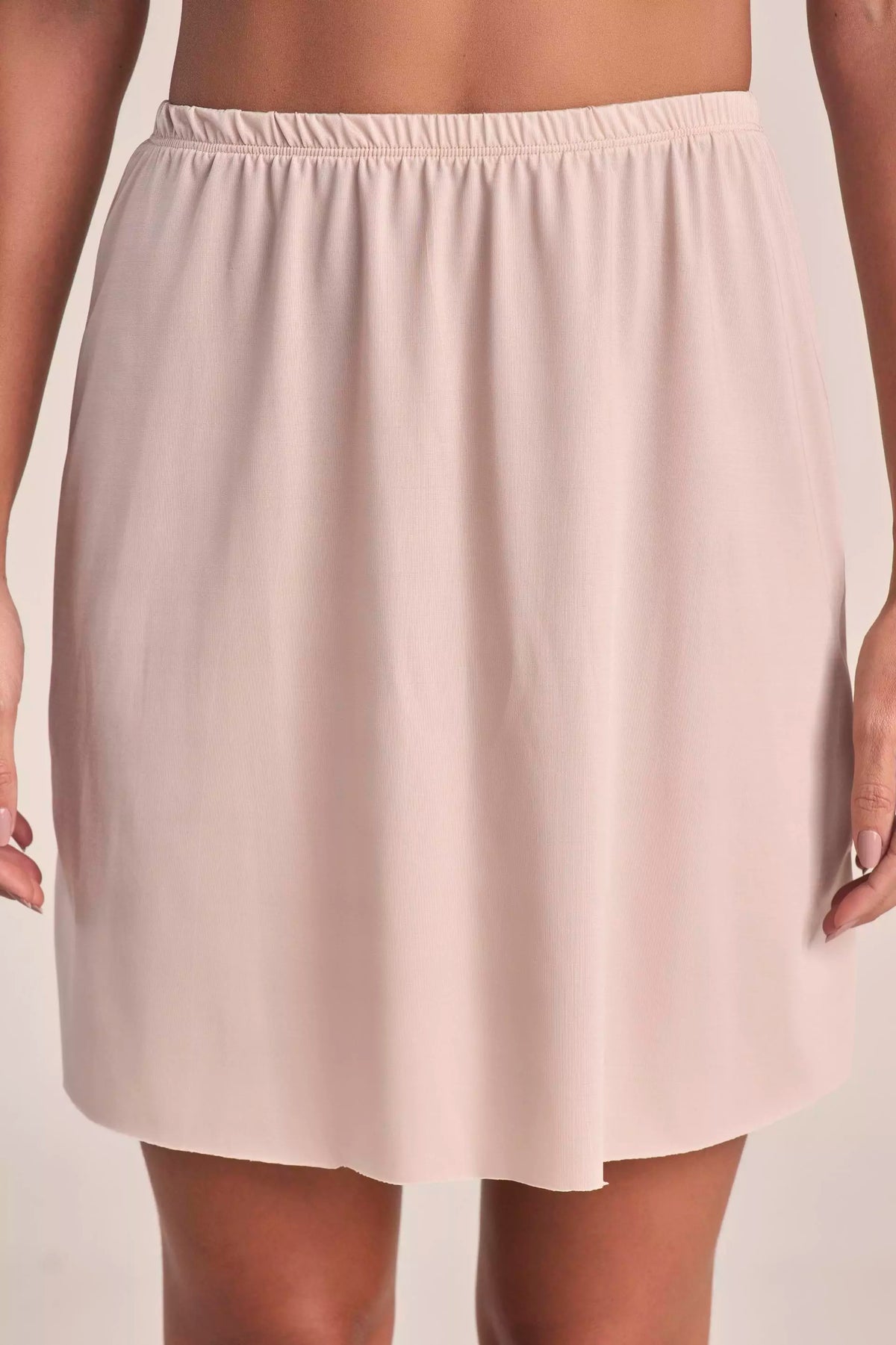 Vestido Viscose Midi com Bolsos Cargo e Argolas