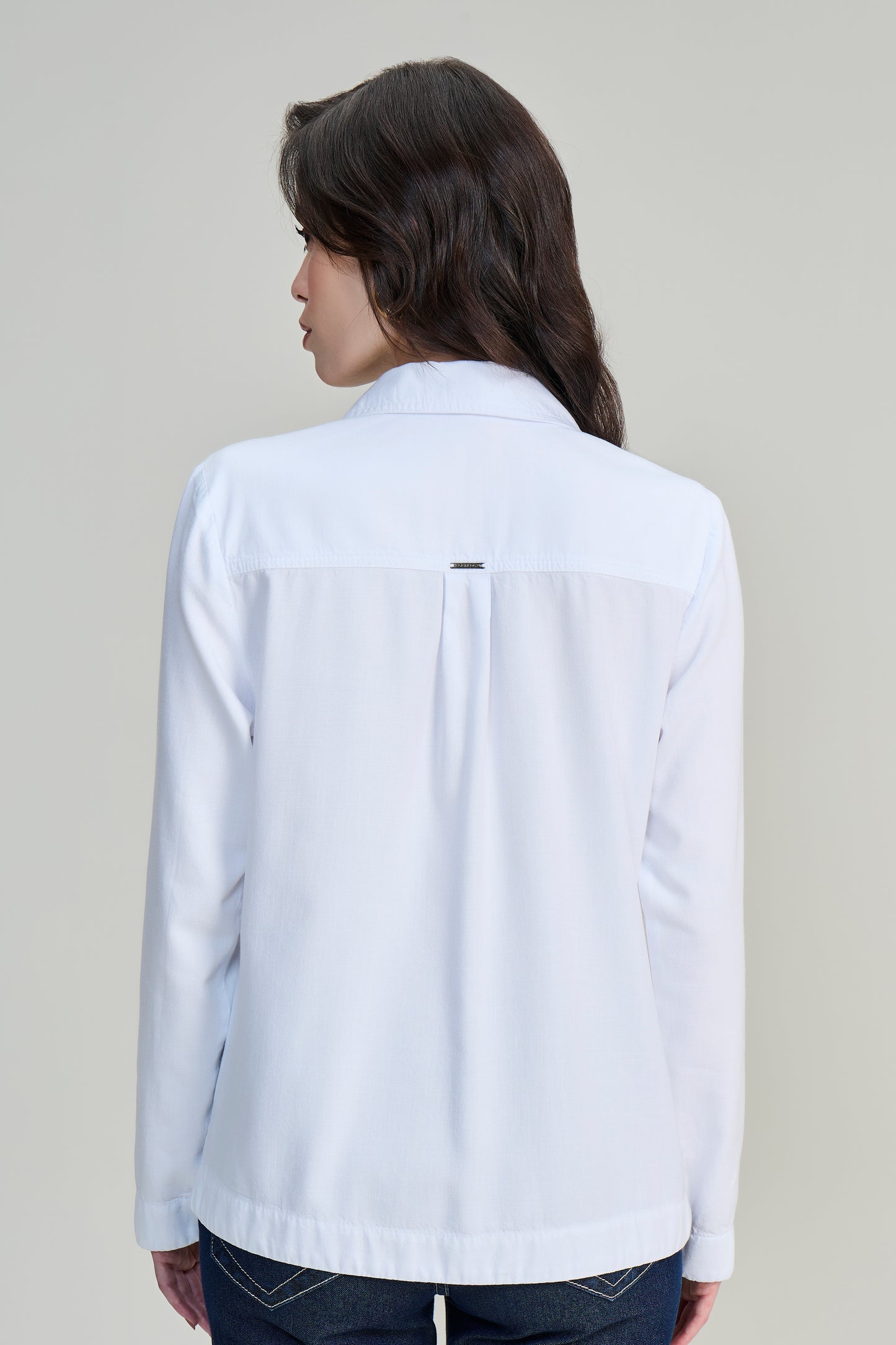 camisa sarja manga longa com bolsos sobrepostos