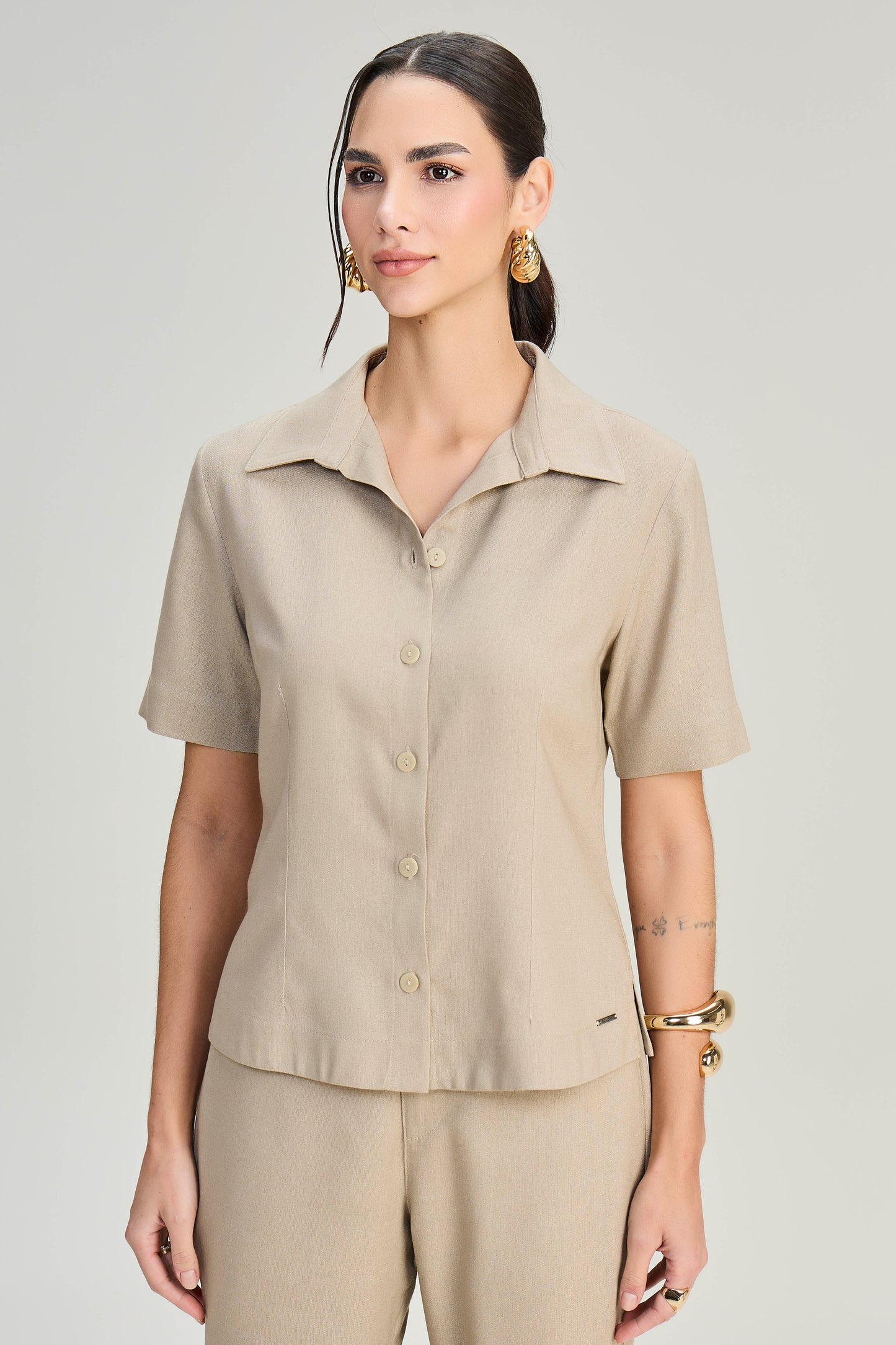 camisa viscose manga curta com pences