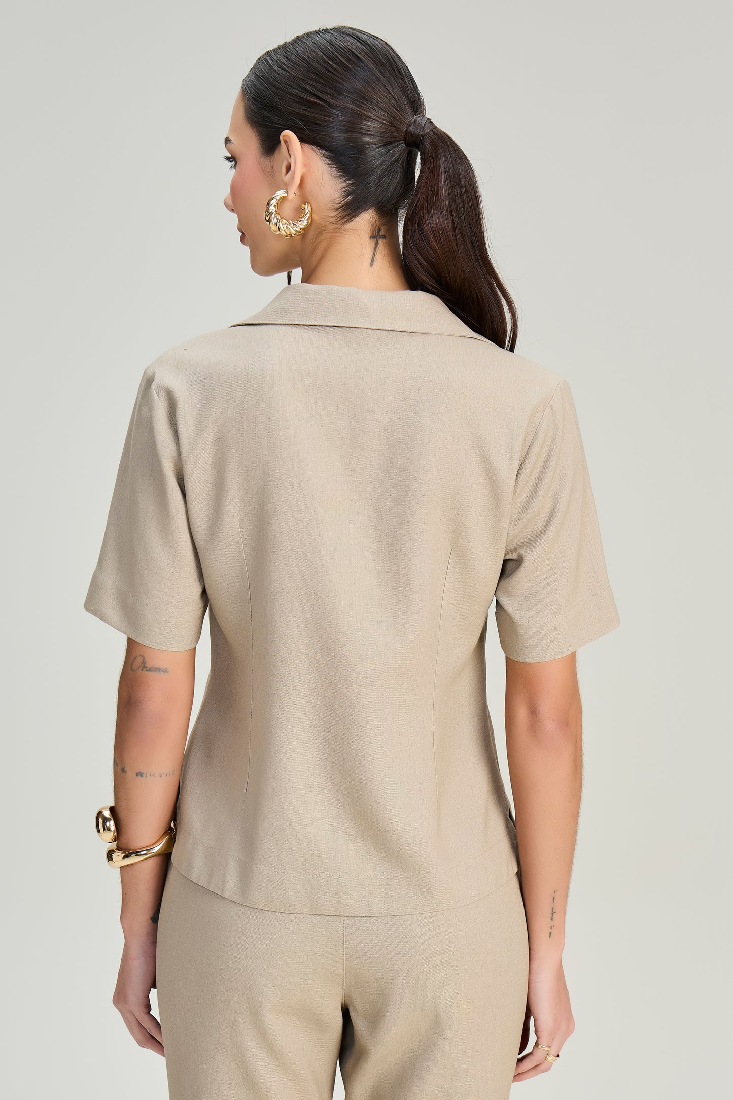 camisa viscose manga curta com pences