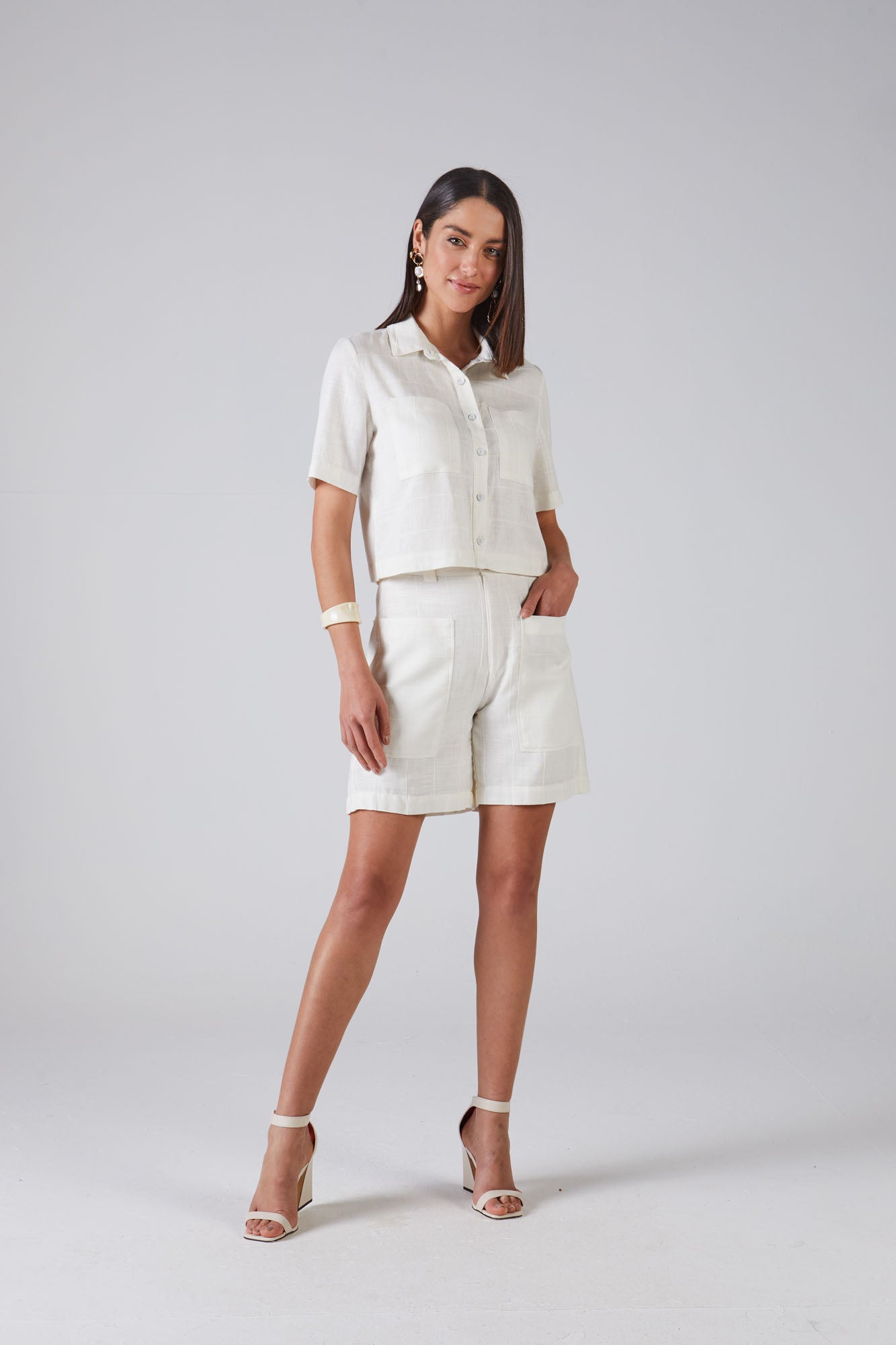 camisa linho manga curta cropped