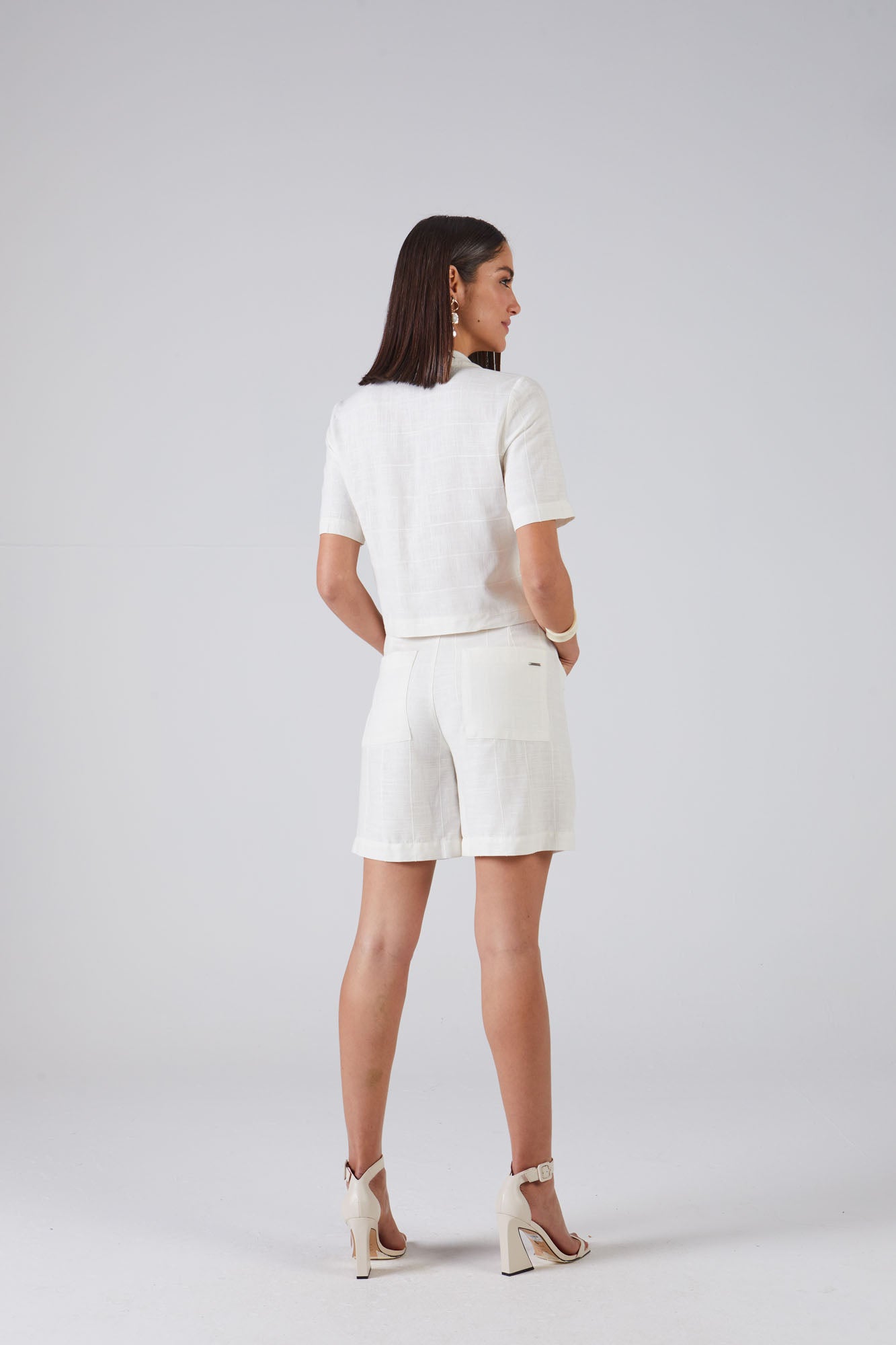 camisa linho manga curta cropped