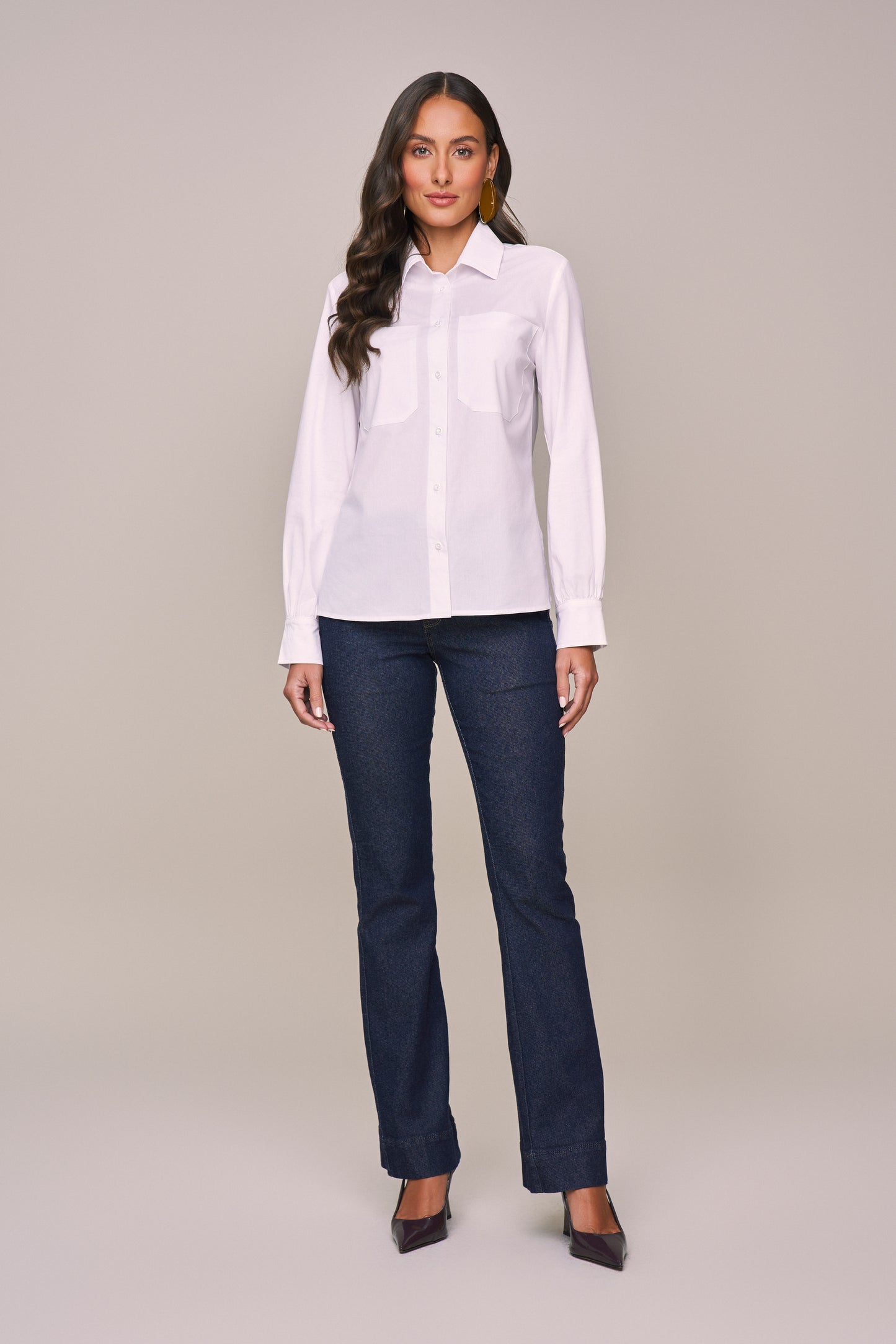 camisa tricoline manga longa com bolsos chanfrados