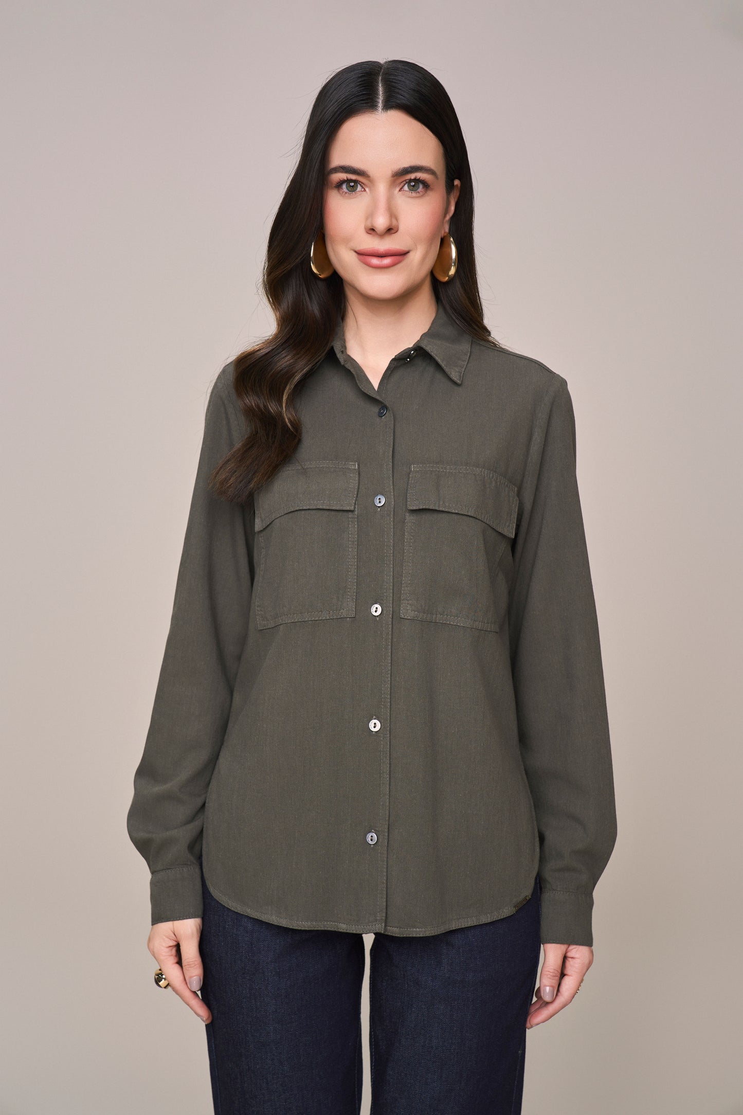camisa sarja manga longa com bolsos sobrepostos