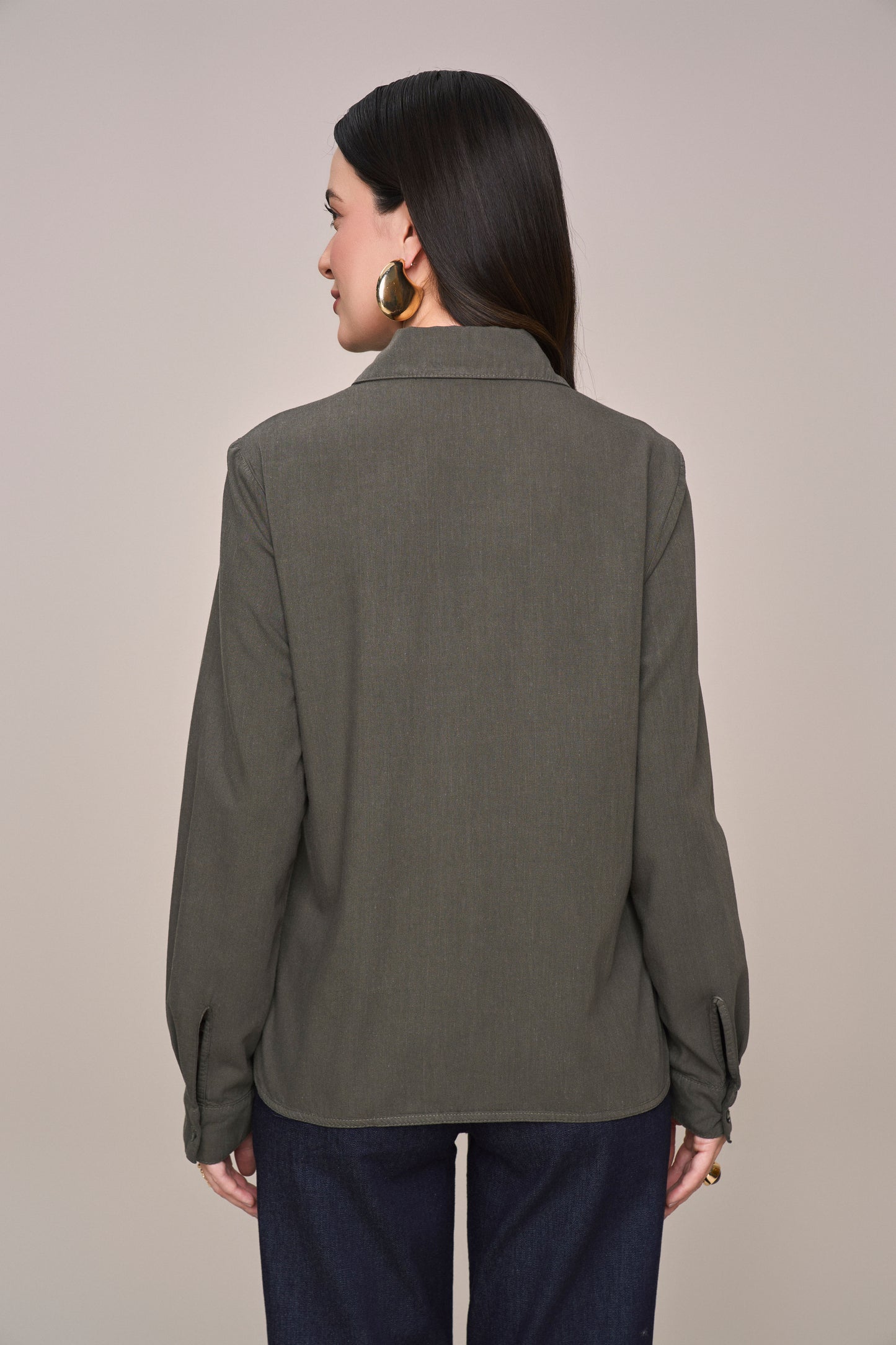 camisa sarja manga longa com bolsos sobrepostos