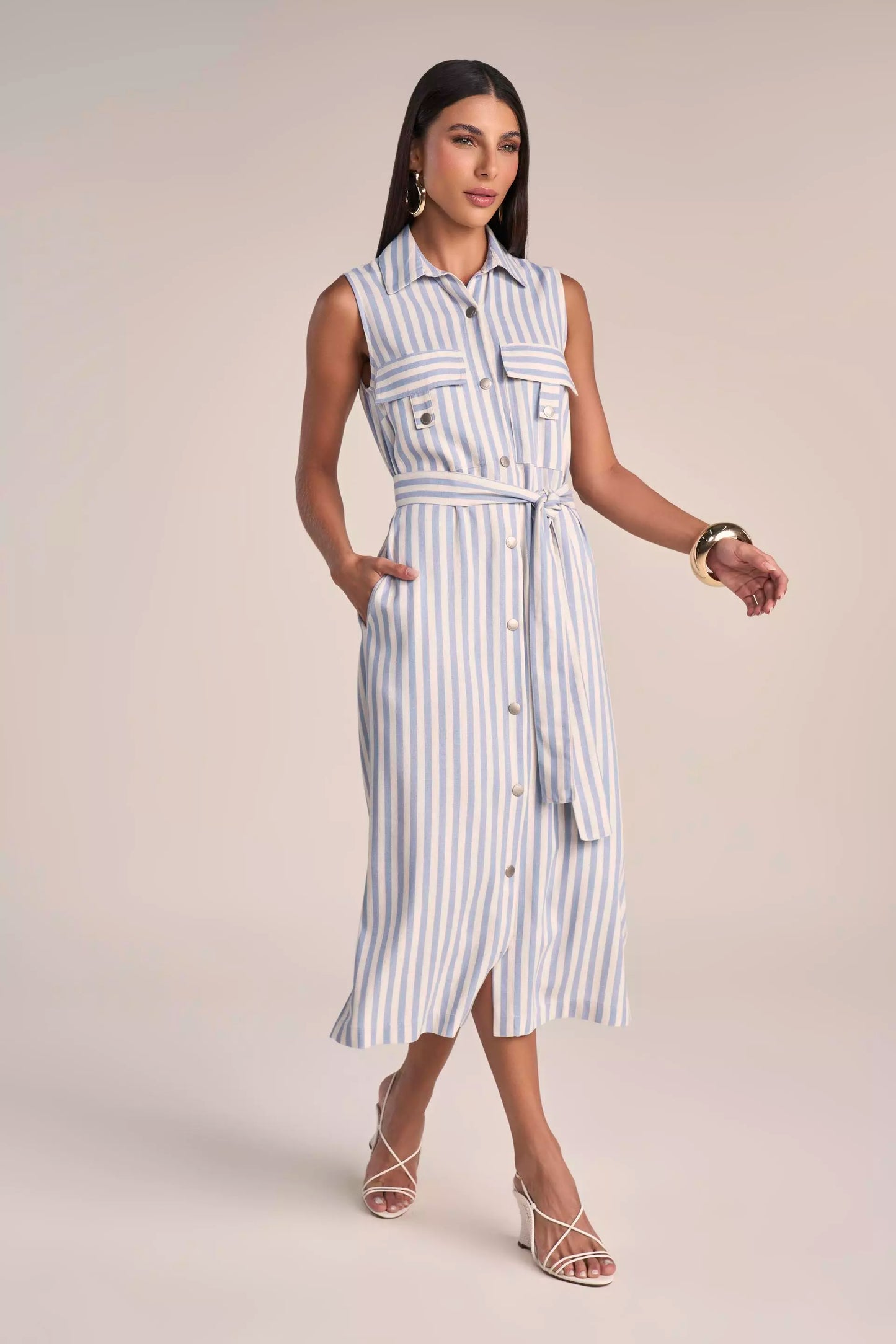 Vestido Chemise Viscose Midi com Bolsos Sobrepostos e Faixa